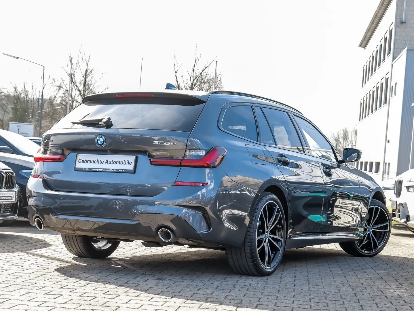 BMW 320 e xDrive Touring M Sport RFK NAVI Standh. LM Grau - 2