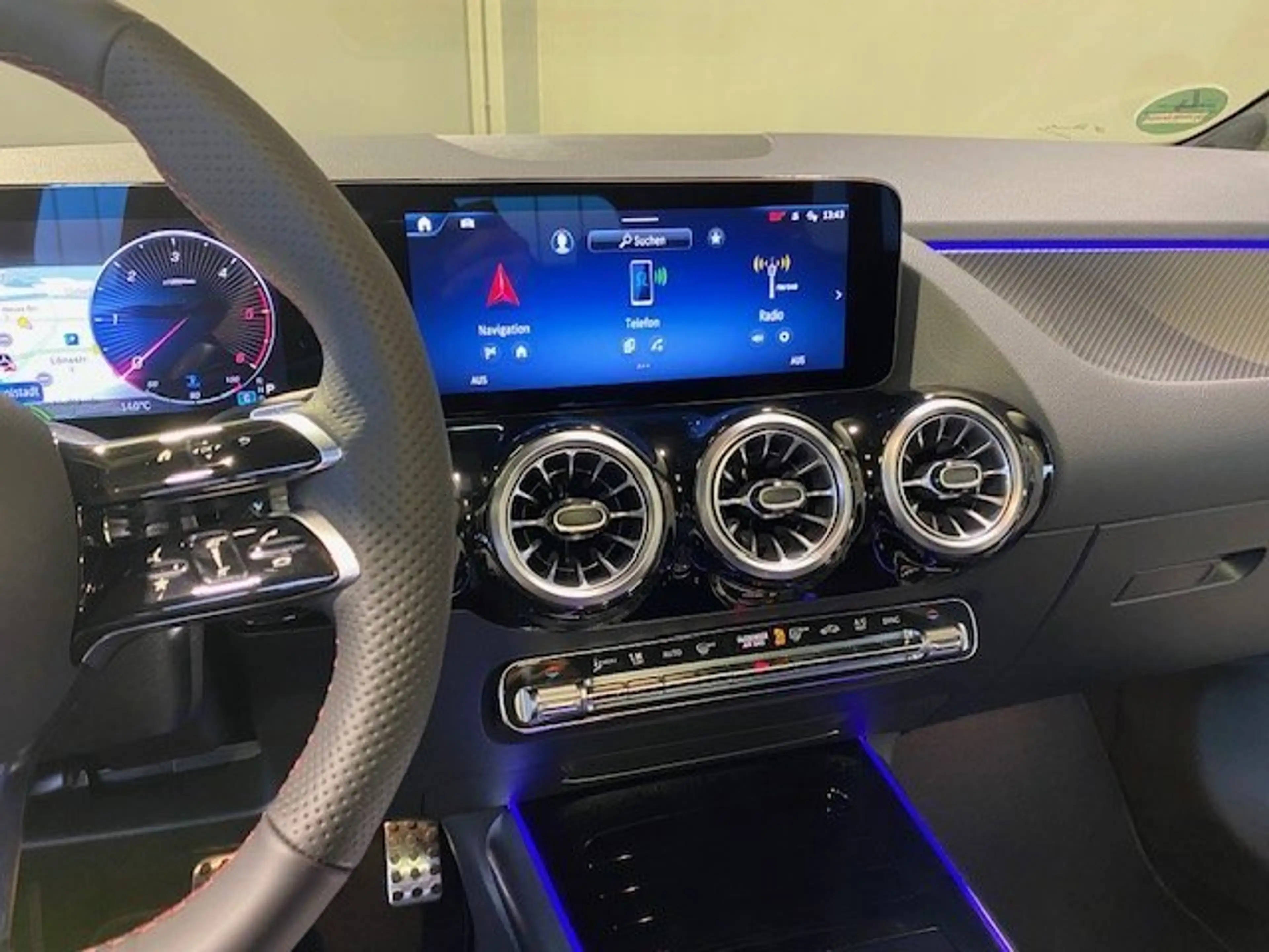 Mercedes-Benz GLA 200 d AMG Night 19"/Pano/AHK/Sound/Totw/Ambi — photo 9