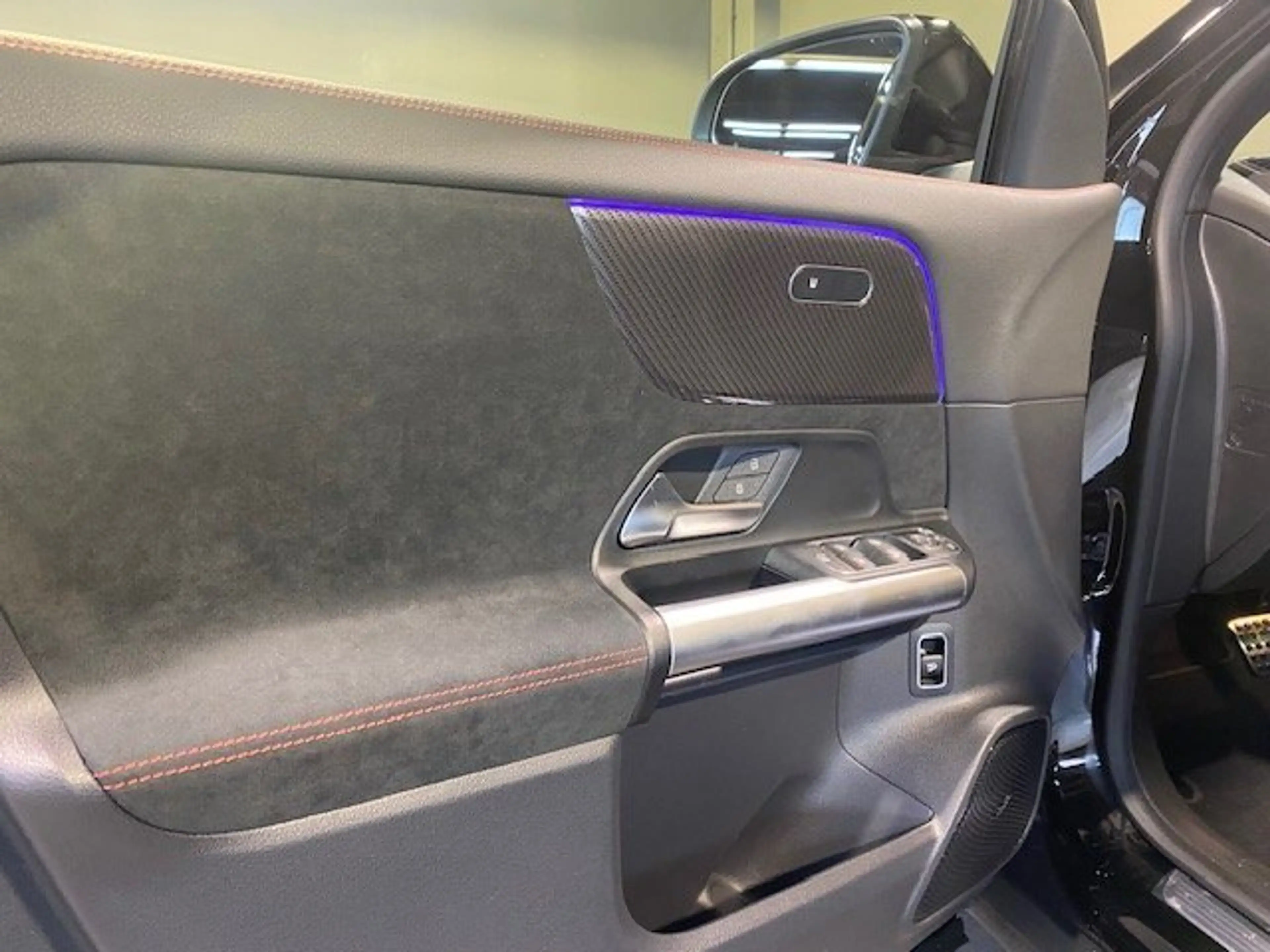 Mercedes-Benz GLA 200 d AMG Night 19"/Pano/AHK/Sound/Totw/Ambi — photo 11