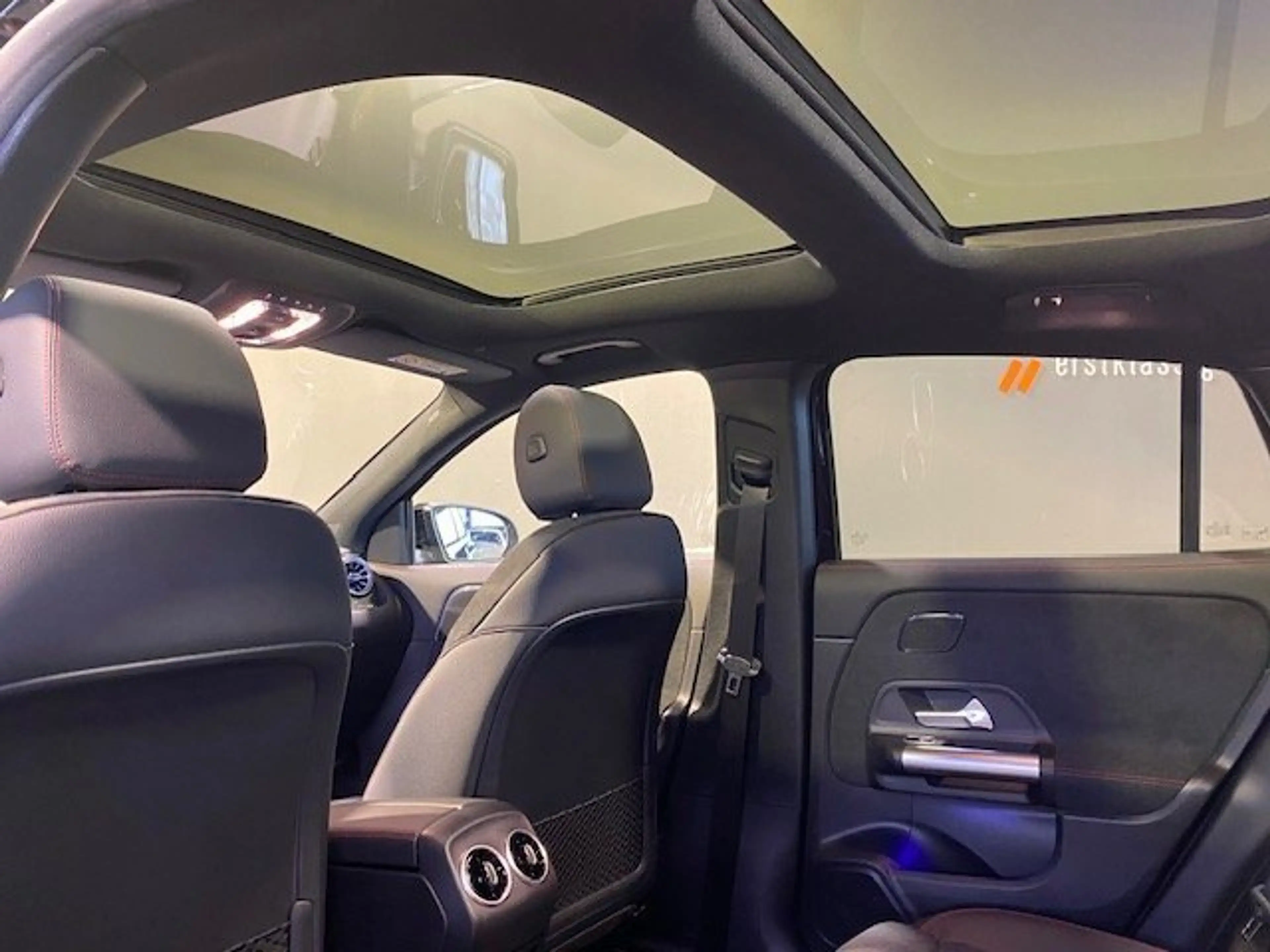 Mercedes-Benz GLA 200 d AMG Night 19"/Pano/AHK/Sound/Totw/Ambi — photo 8