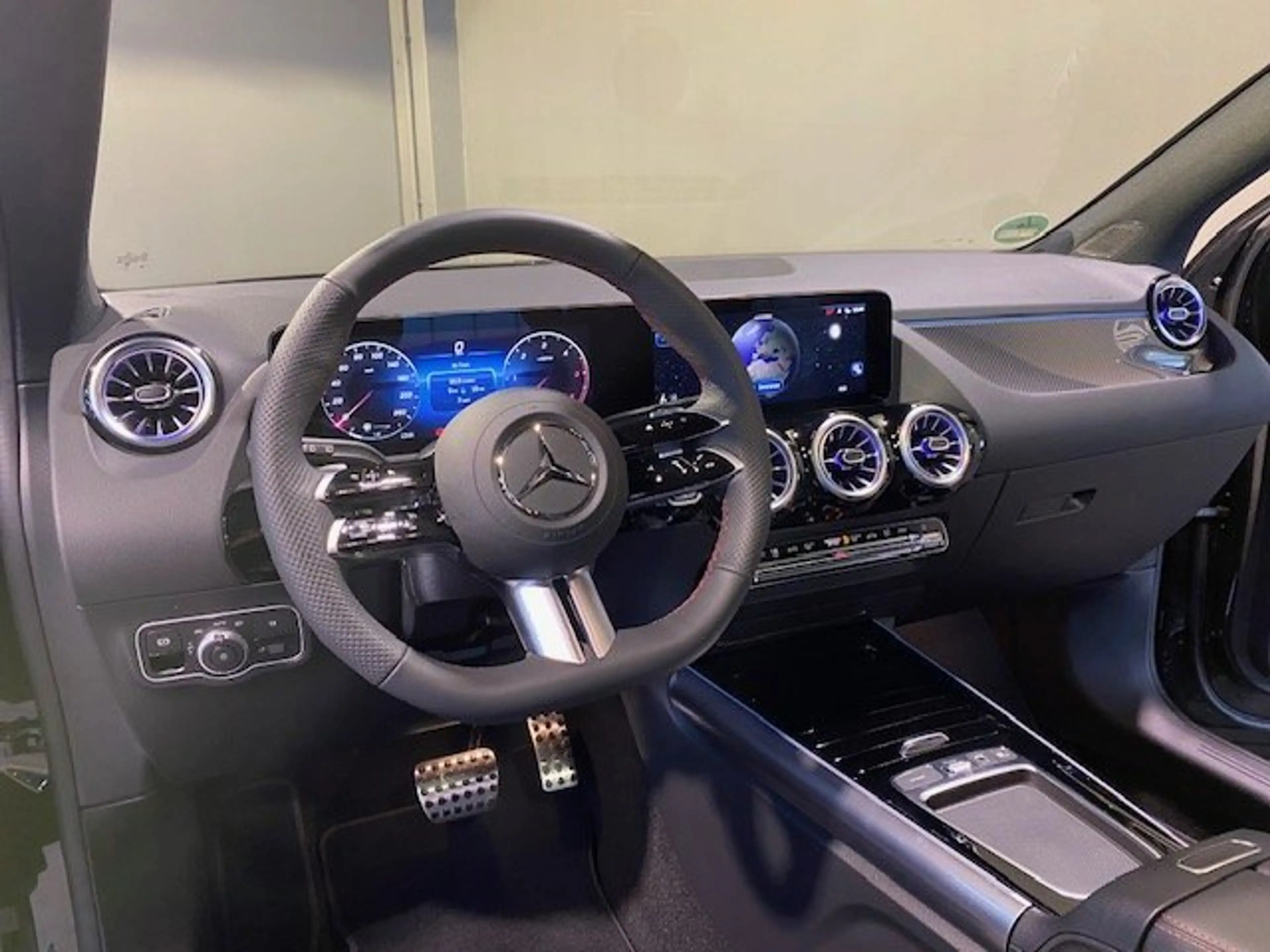 Mercedes-Benz GLA 200 d AMG Night 19"/Pano/AHK/Sound/Totw/Ambi — photo 4