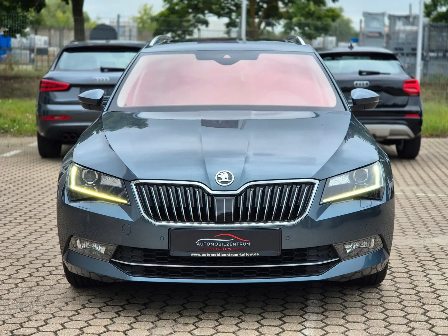 Skoda Superb Combi 1.4 TSI ACT Style DSG Columbus Navi Gris - 2
