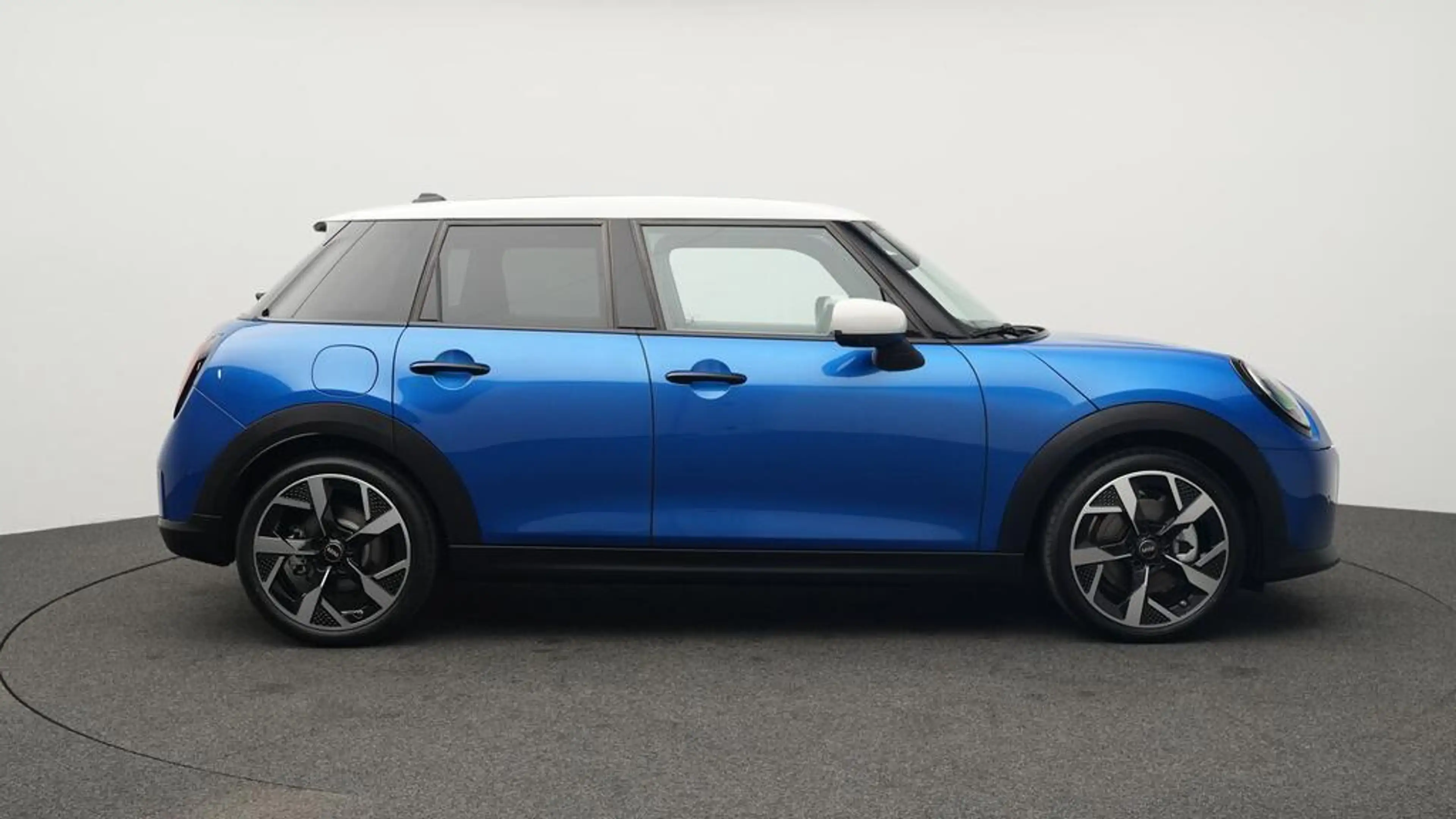 MINI Cooper C Favoured Trim — photo 3