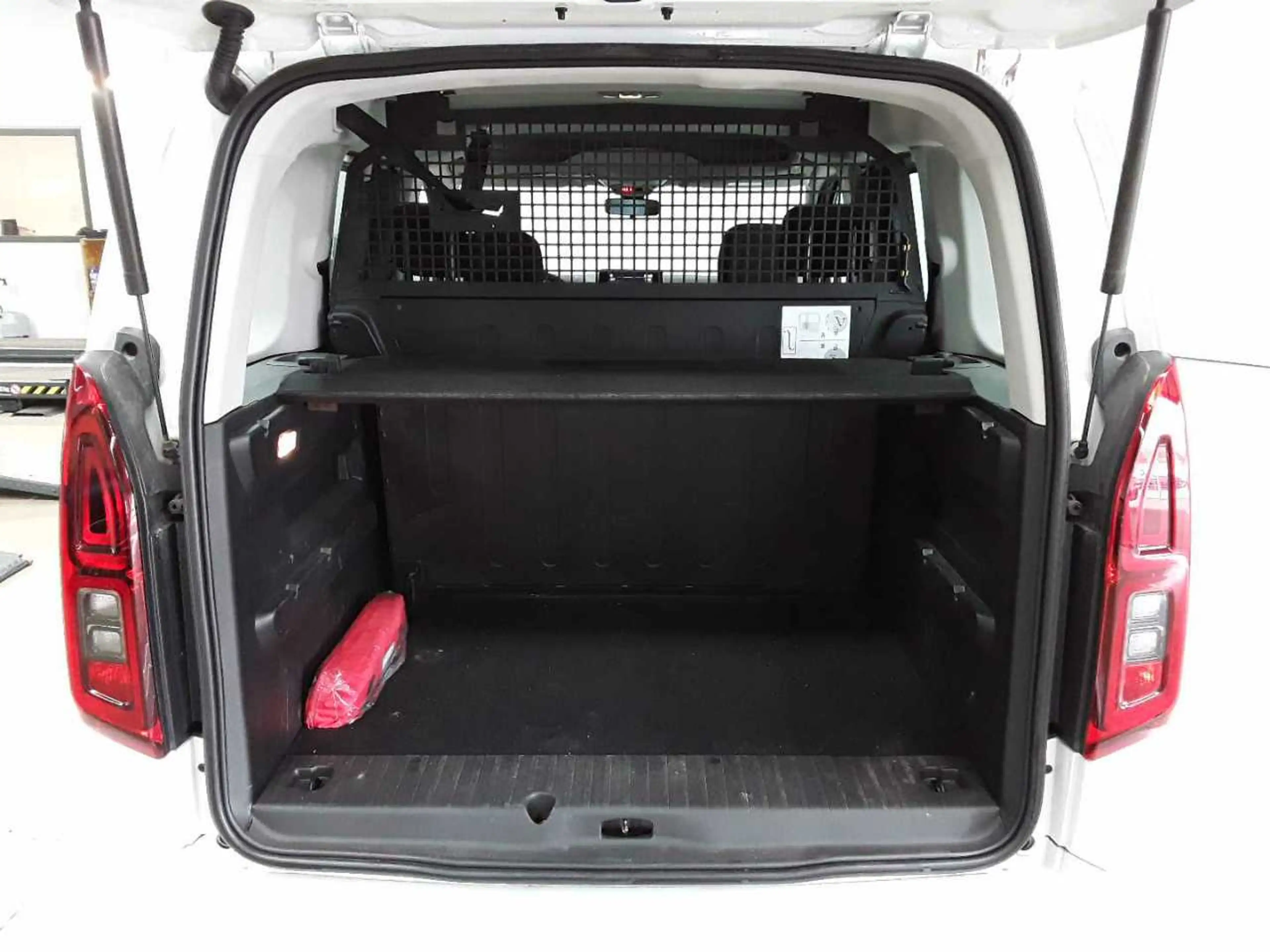 Opel Combo Combo Life 1.2 Turbo Edition CarPlay RFK — photo 15