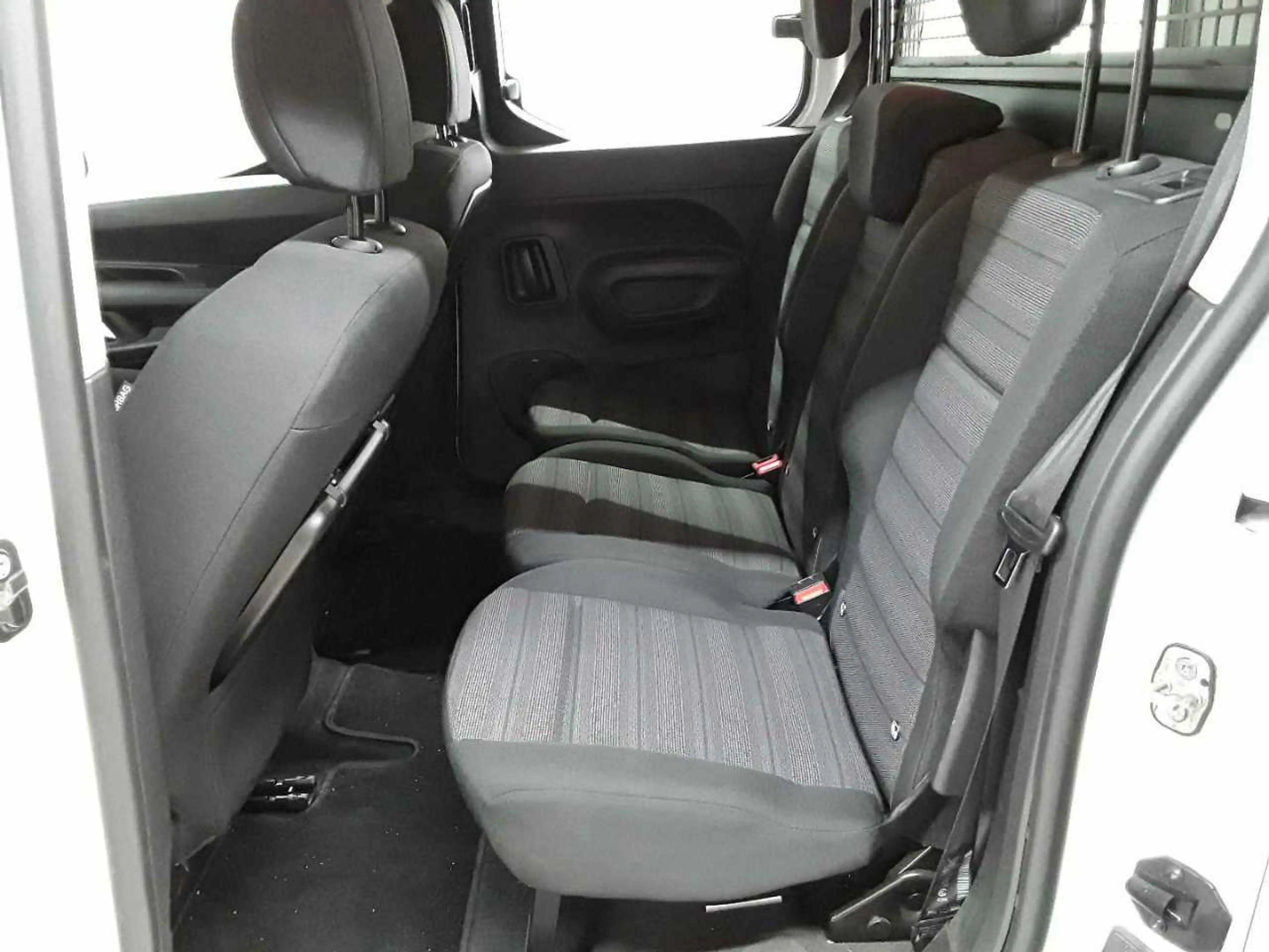 Opel Combo Combo Life 1.2 Turbo Edition CarPlay RFK — photo 13
