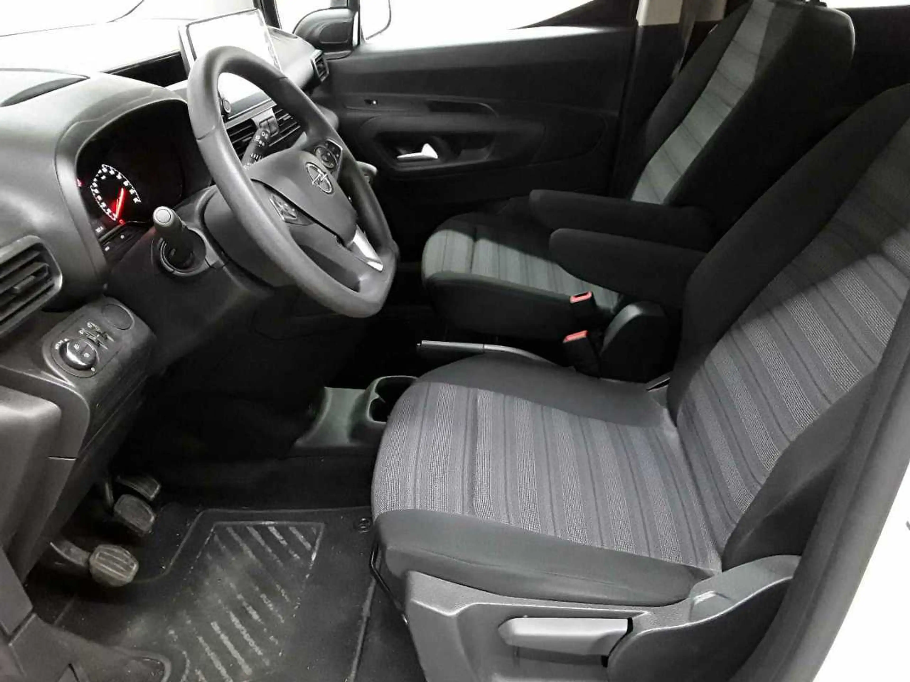 Opel Combo Combo Life 1.2 Turbo Edition CarPlay RFK — photo 7