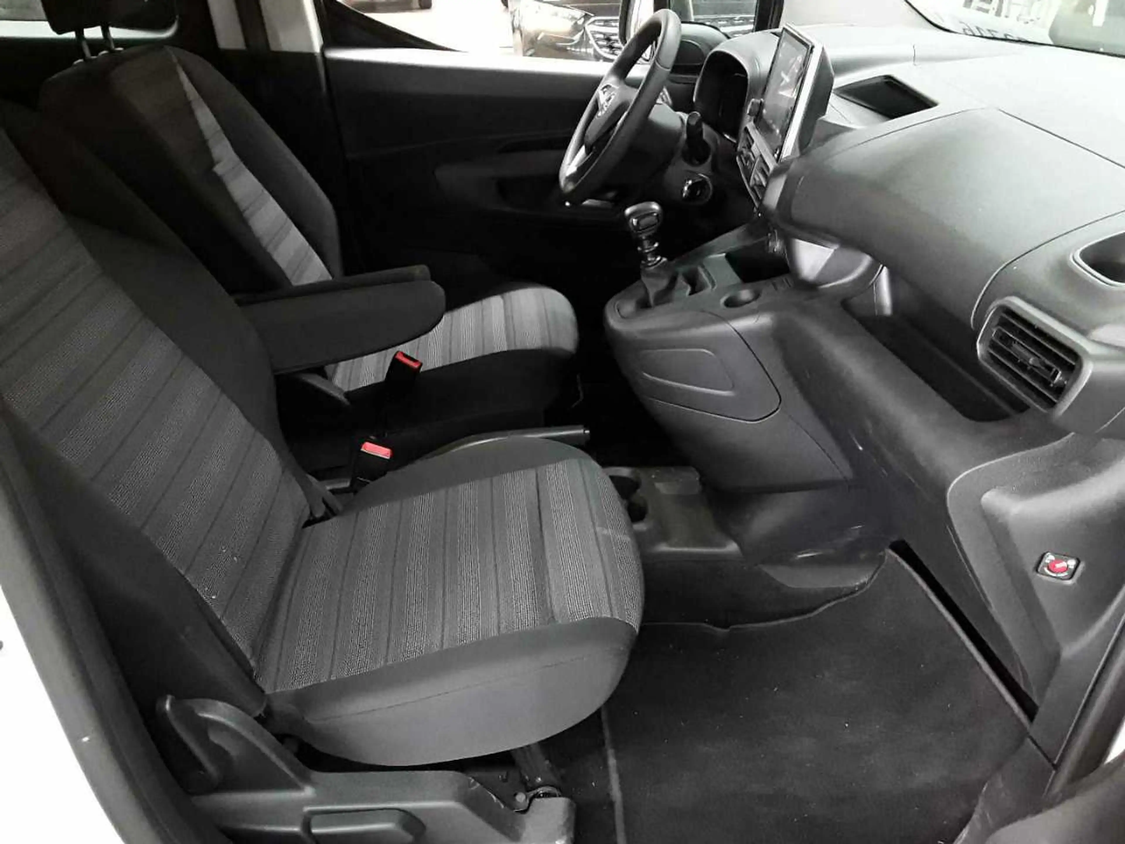 Opel Combo Combo Life 1.2 Turbo Edition CarPlay RFK — photo 8