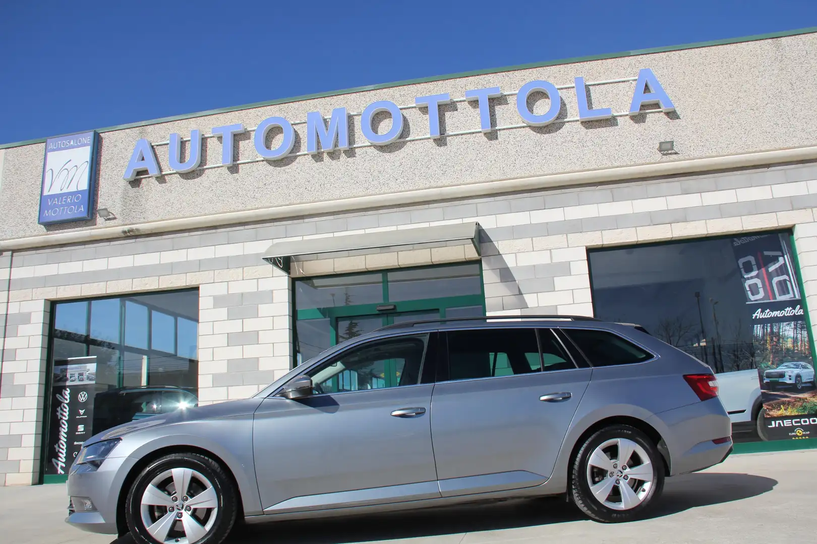 Skoda Superb 2.0 tdi Executive 150cv dsg Gris - 1