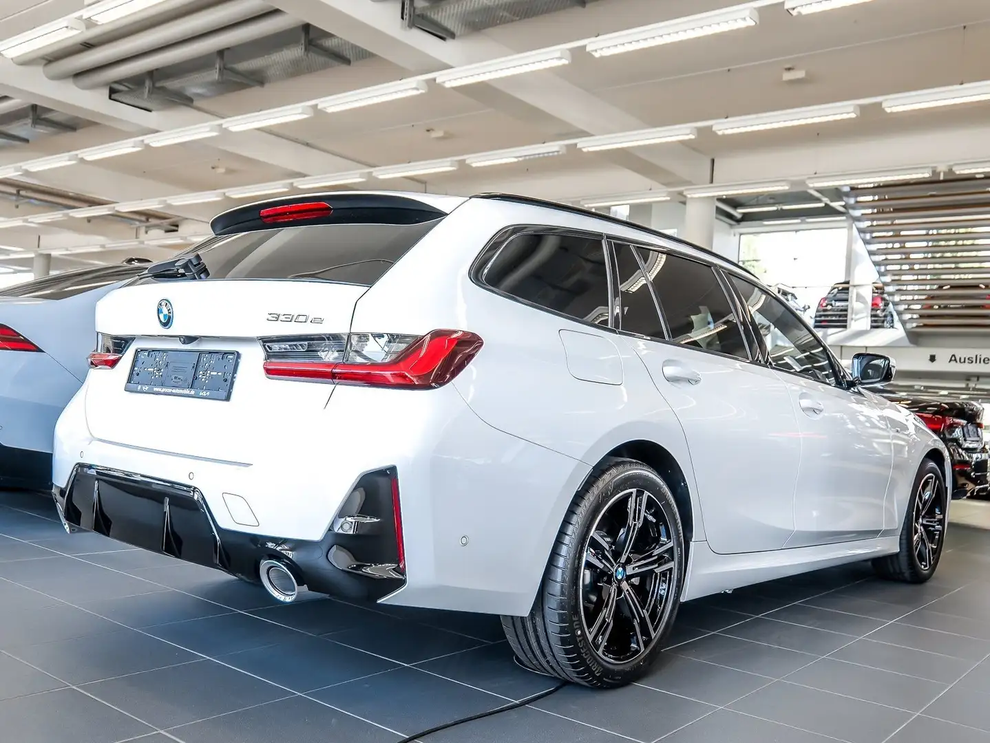 BMW 330 e MSport + DAprof + PApl. +H/K + 18" Weiß - 2