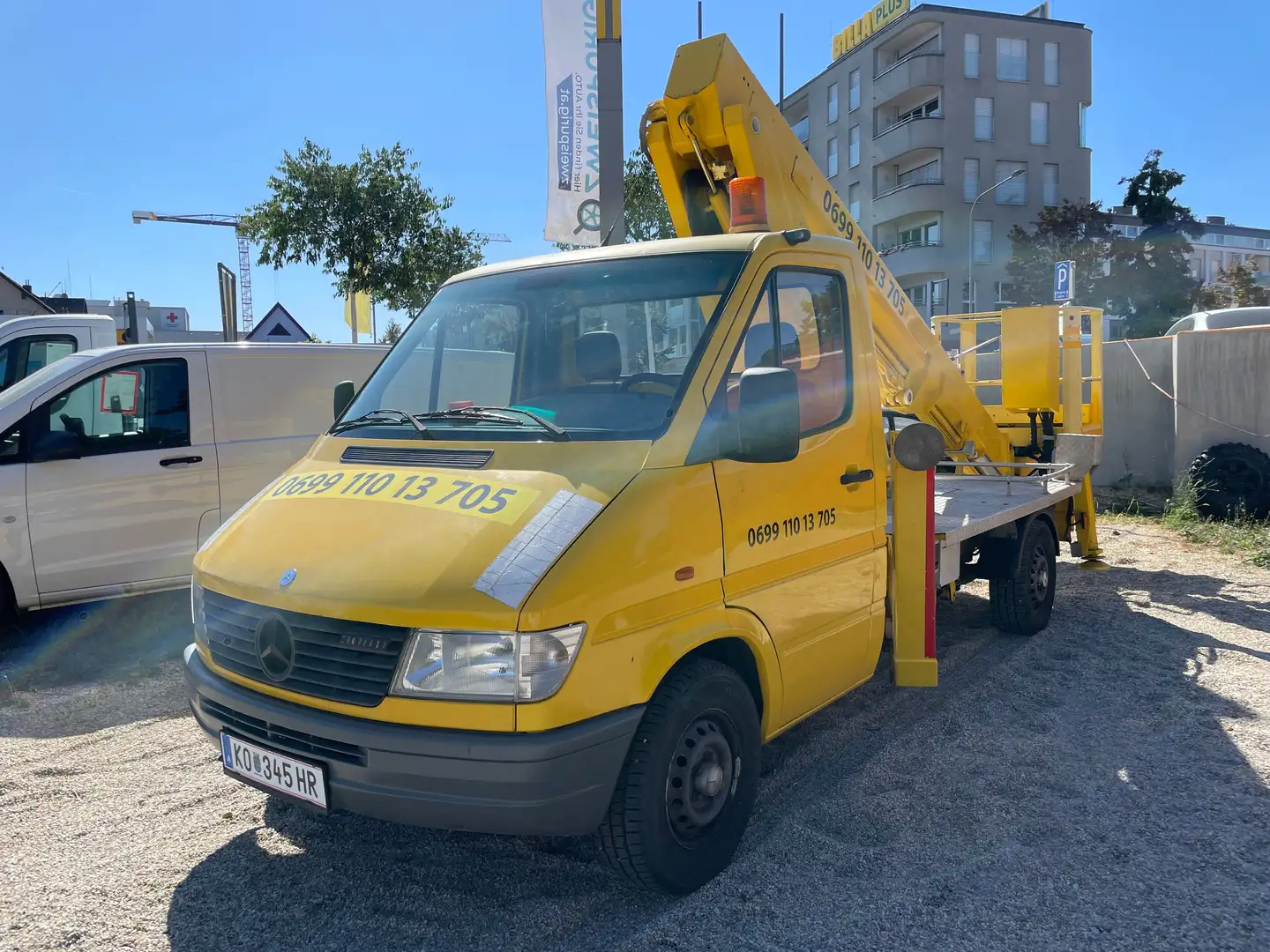 Mercedes-Benz Sprinter Arbeitshebebühne Kranwagen Gelb - 1