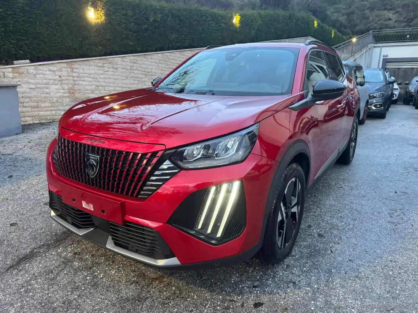 Peugeot 2008 PureTech 100 S&S Allure Rosso - 1