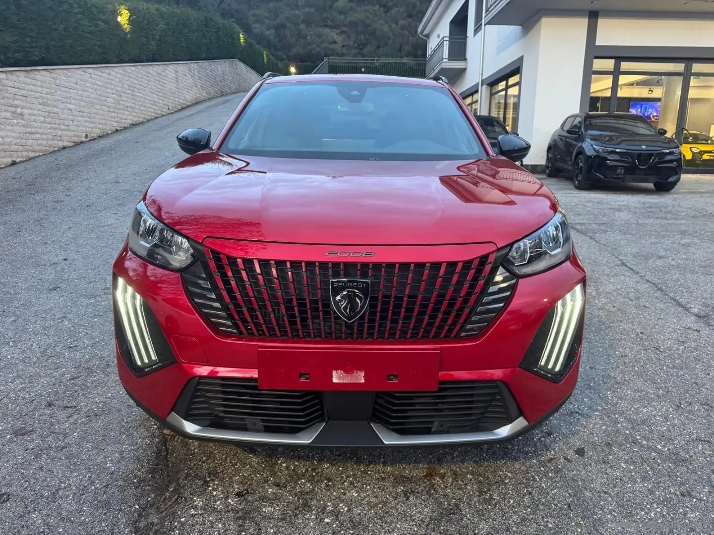 Peugeot 2008 PureTech 100 S&S Allure Rosso - 2
