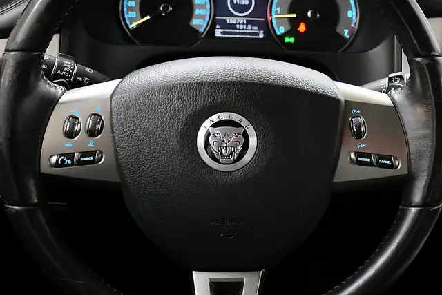 Jaguar XF view 19