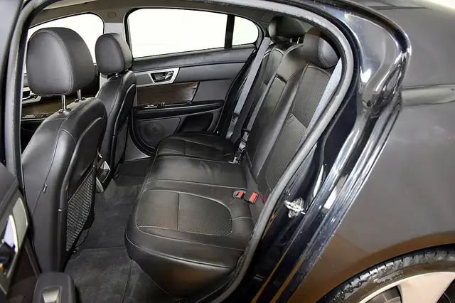 Jaguar XF view 21