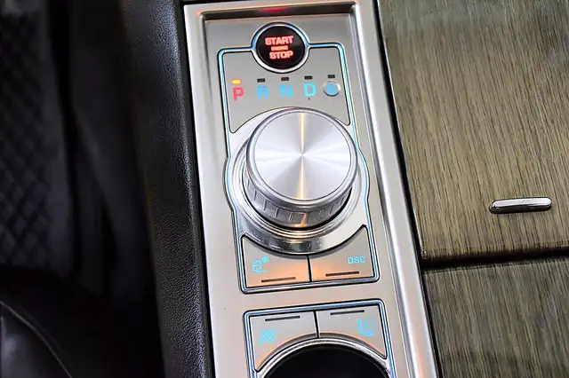 Jaguar XF view 22