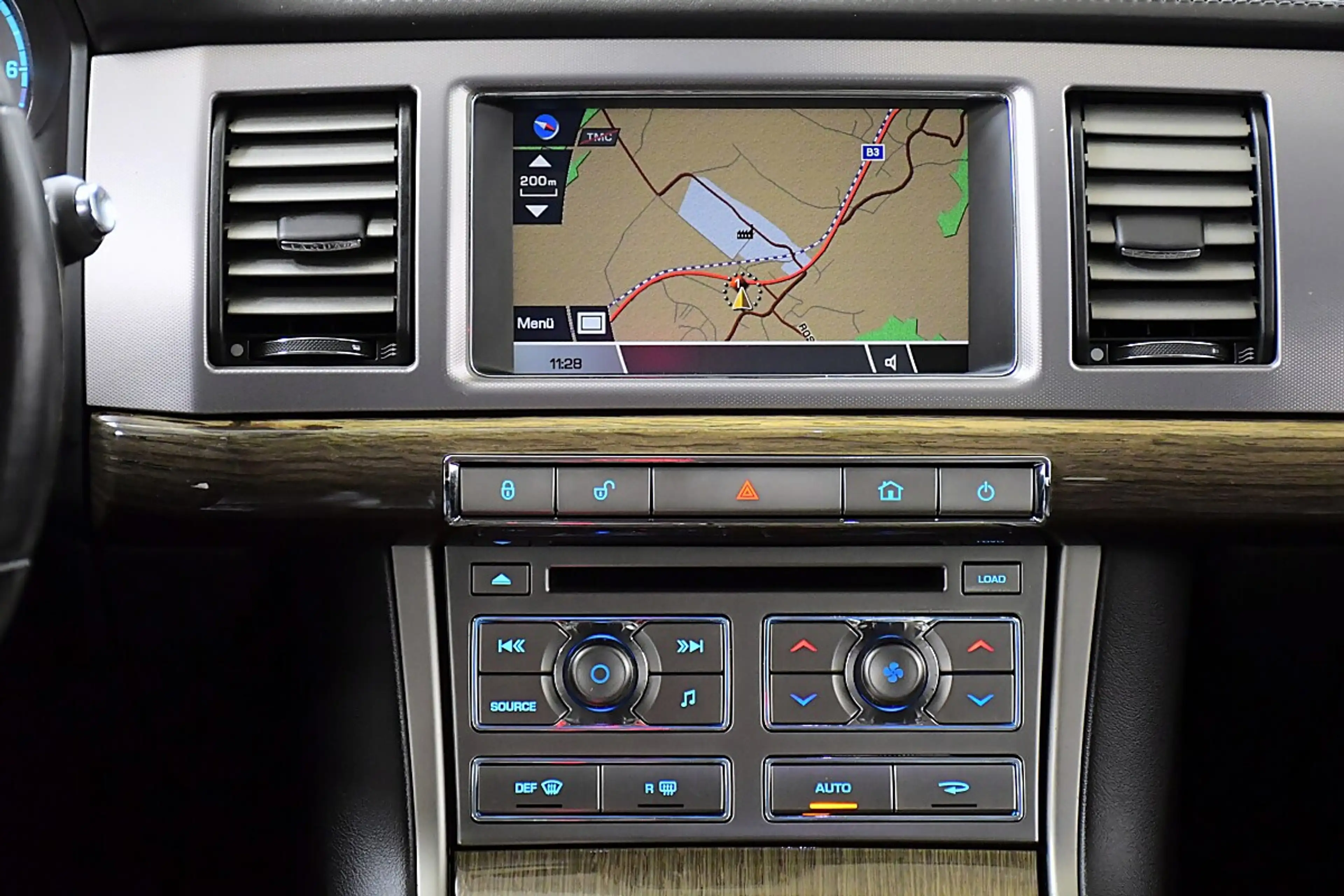 Jaguar XF 4,2 SV8 — photo 18