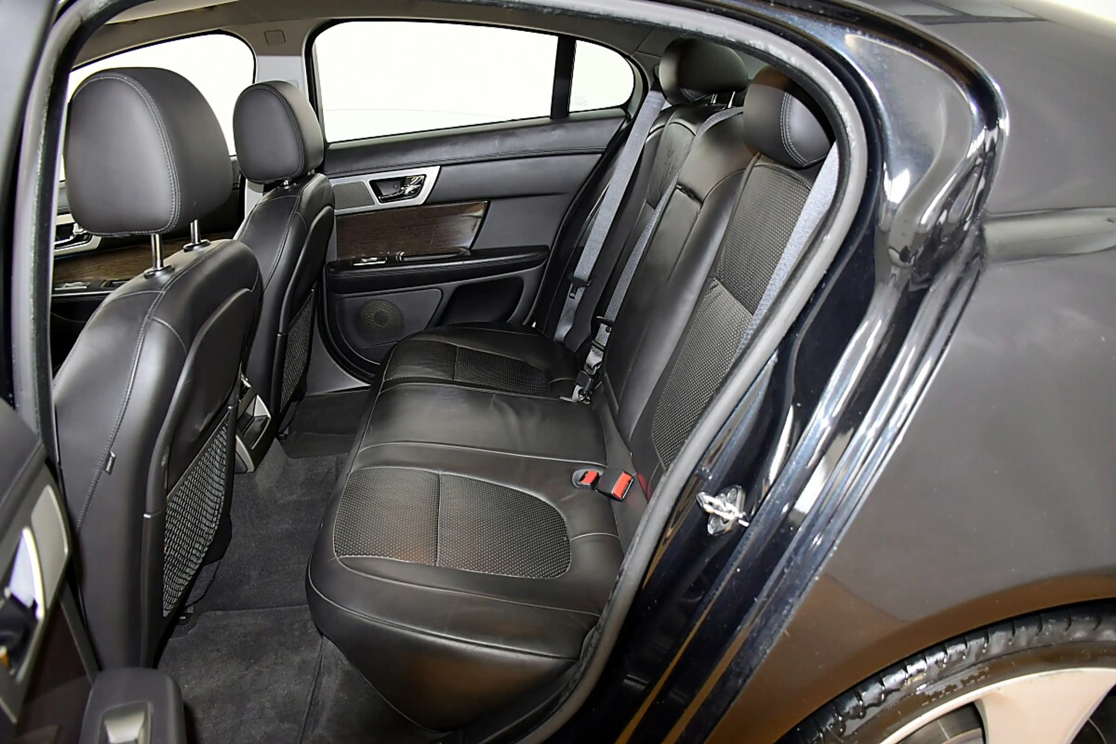 Jaguar XF 4,2 SV8 — photo 21