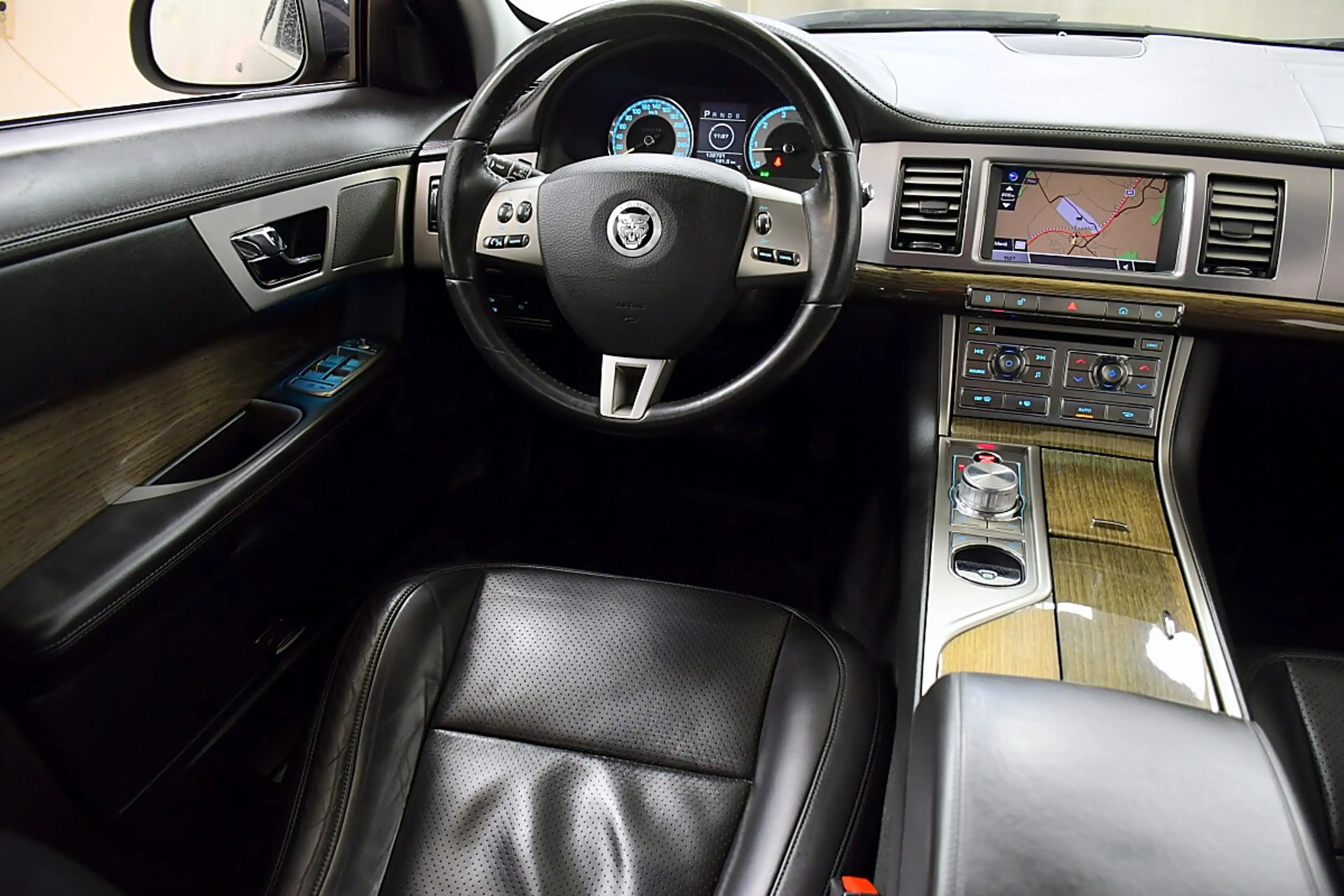 Jaguar XF 4,2 SV8 — photo 17