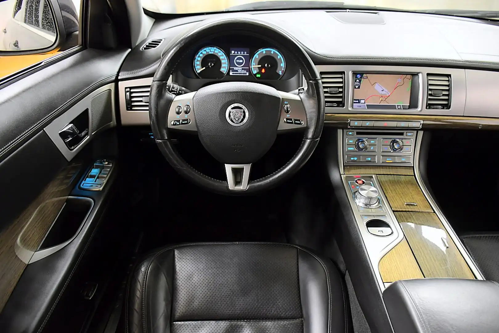 Jaguar XF 4,2 SV8 Schwarz - 2