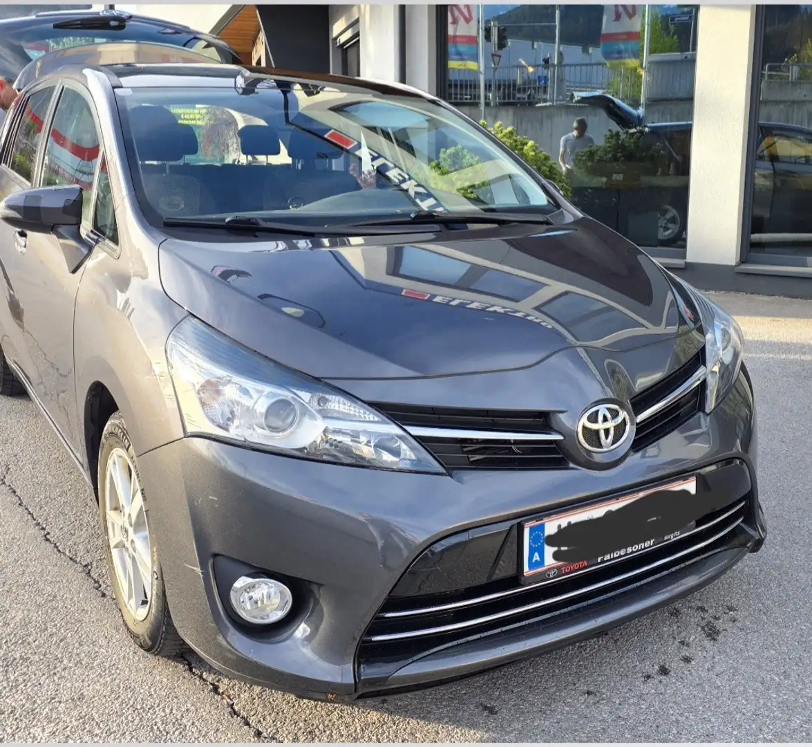 Toyota Verso 1,6 D-4D Active Grau - 1