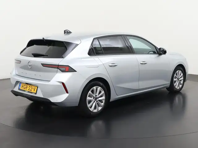 Opel Astra view 5