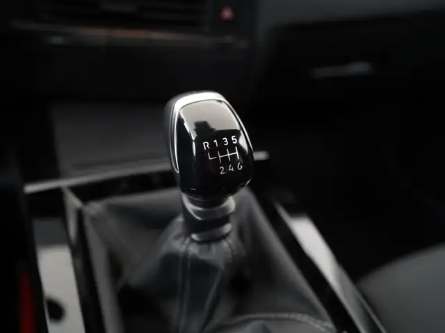 Opel Astra view 11