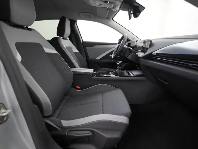 Opel Astra view 3