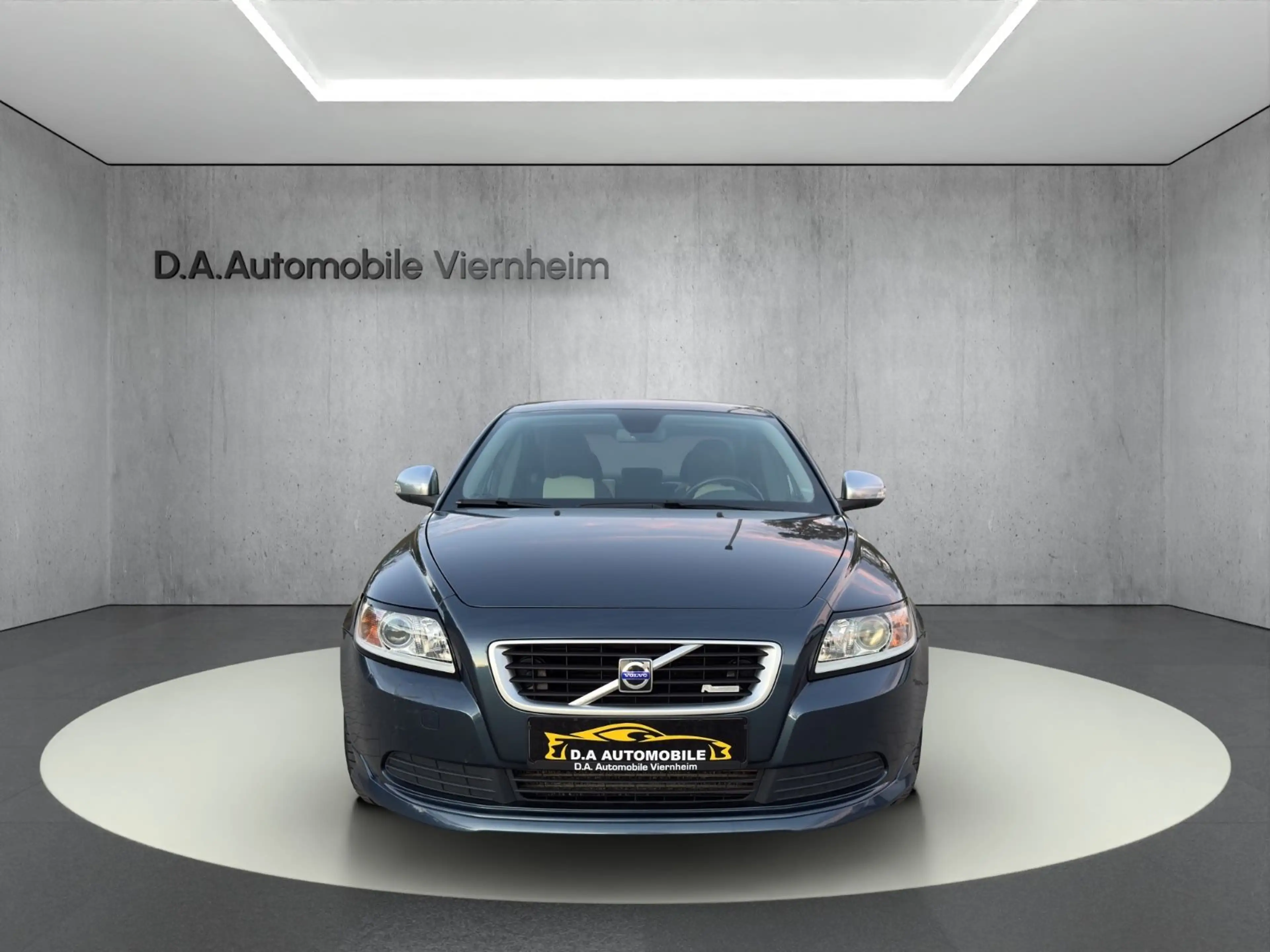 Volvo S40 Lim. 2.0 D Edition R-Design°Automatik°Klima° — photo 2