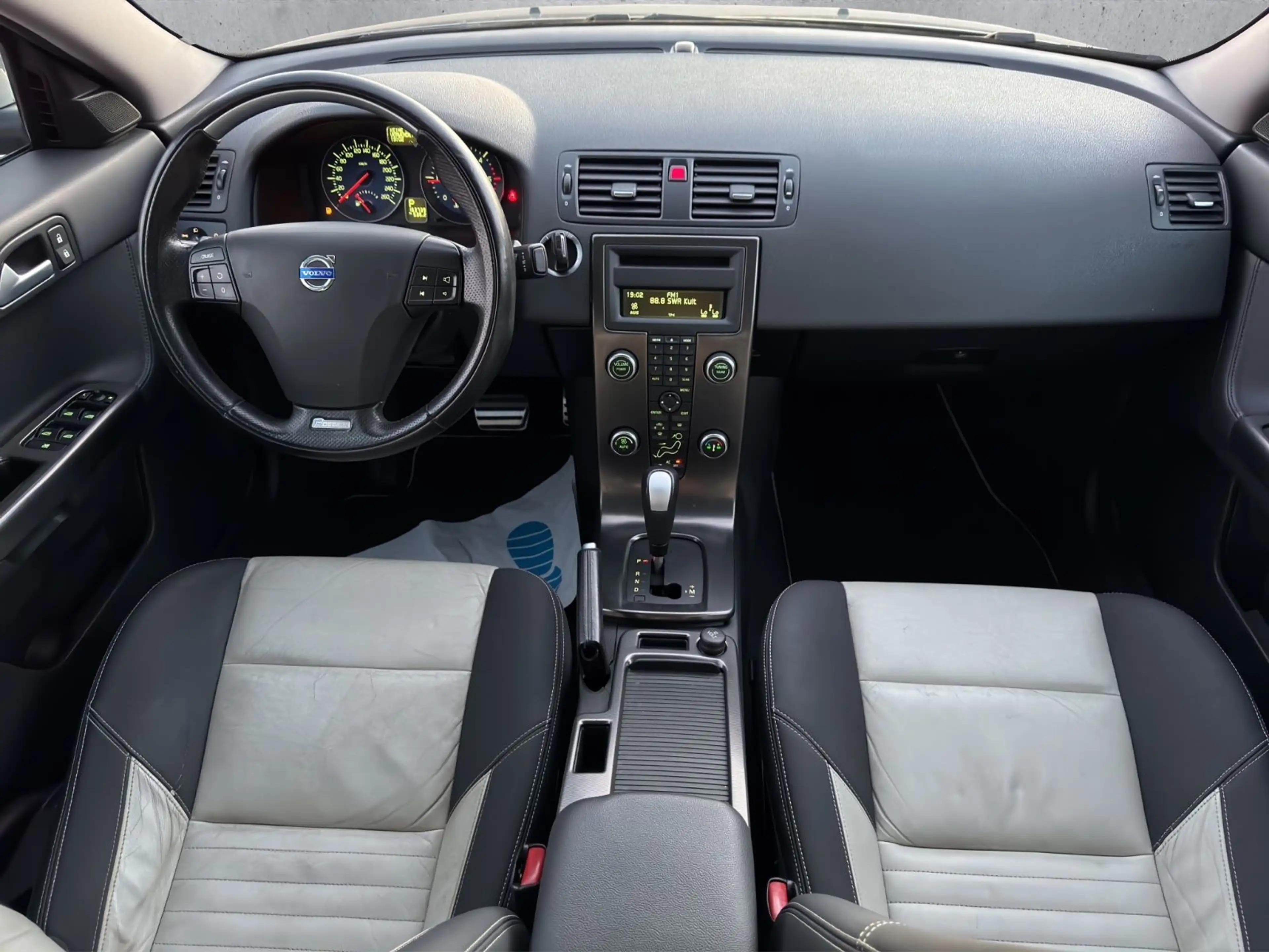 Volvo S40 Lim. 2.0 D Edition R-Design°Automatik°Klima° — photo 13