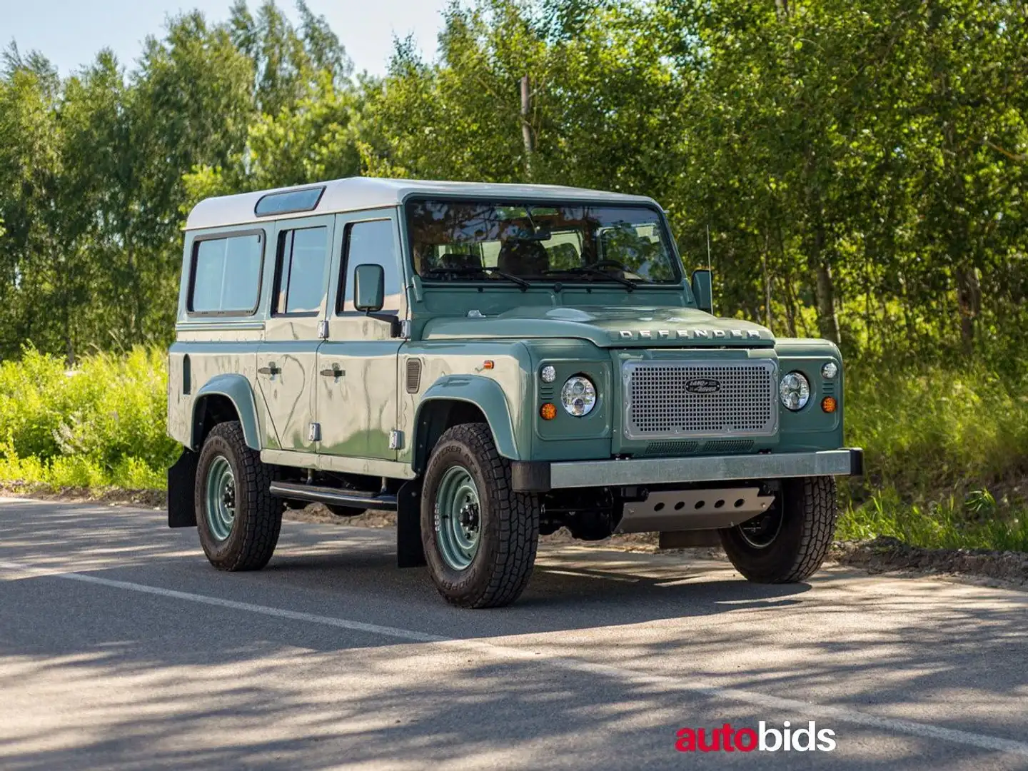Land Rover Defender 110 Heritage Edition 'Tribute' Verde - 1