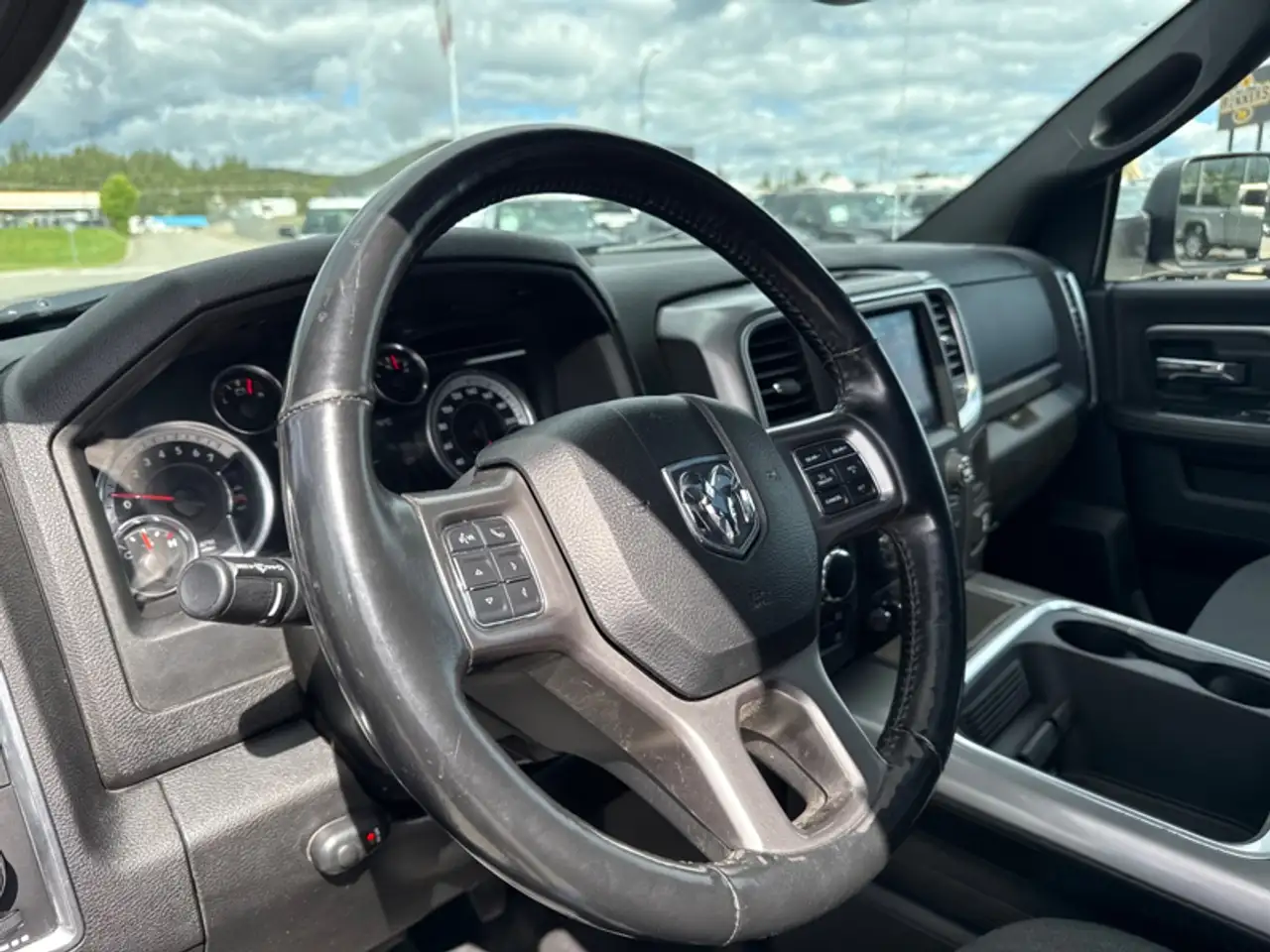 RAM 1500 снимка RAM 1500