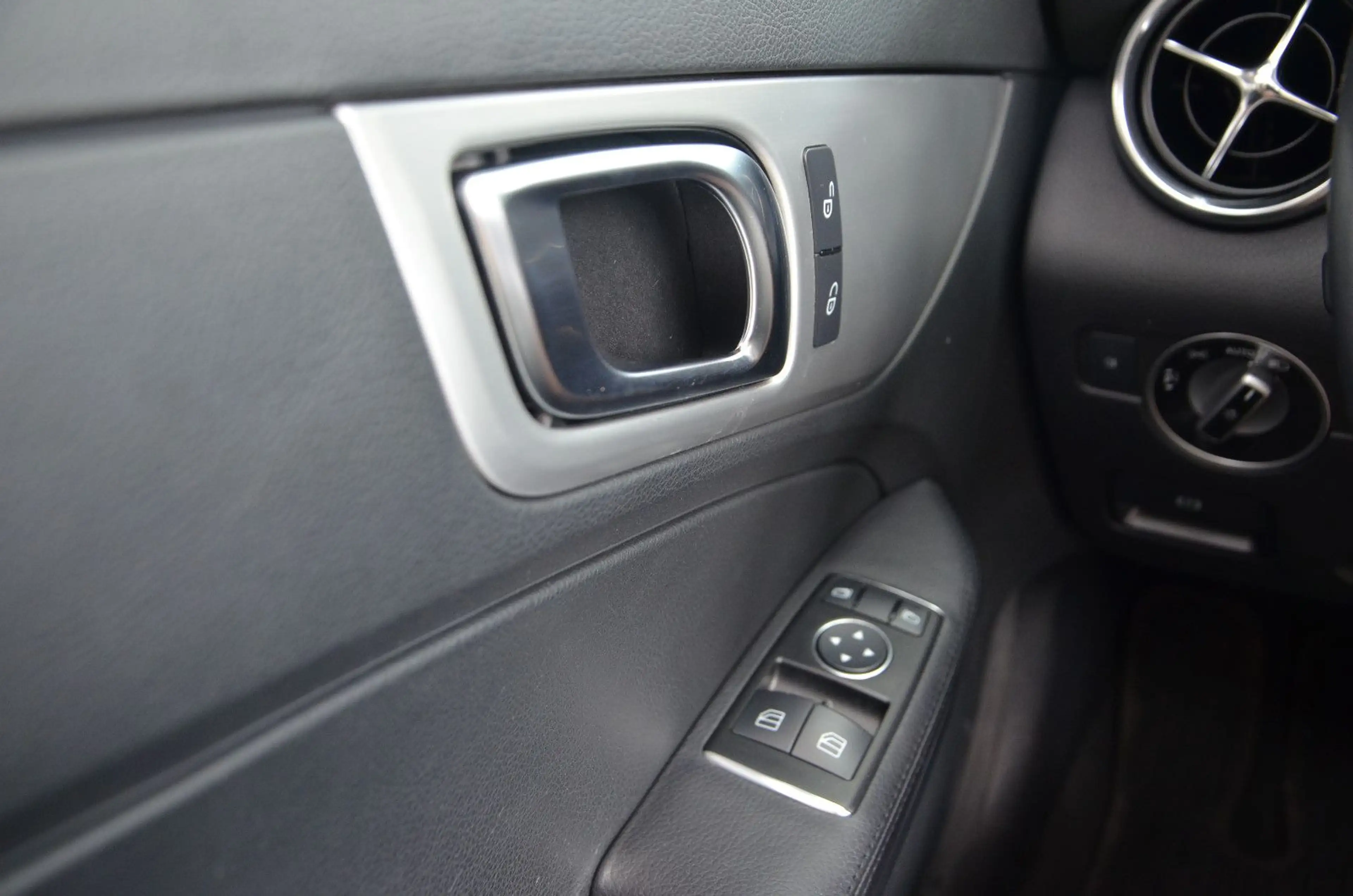 Mercedes-Benz SLK 200 Roadster *AUTOMATIK*LEDER*NAVI*ILS*PDC* — photo 11