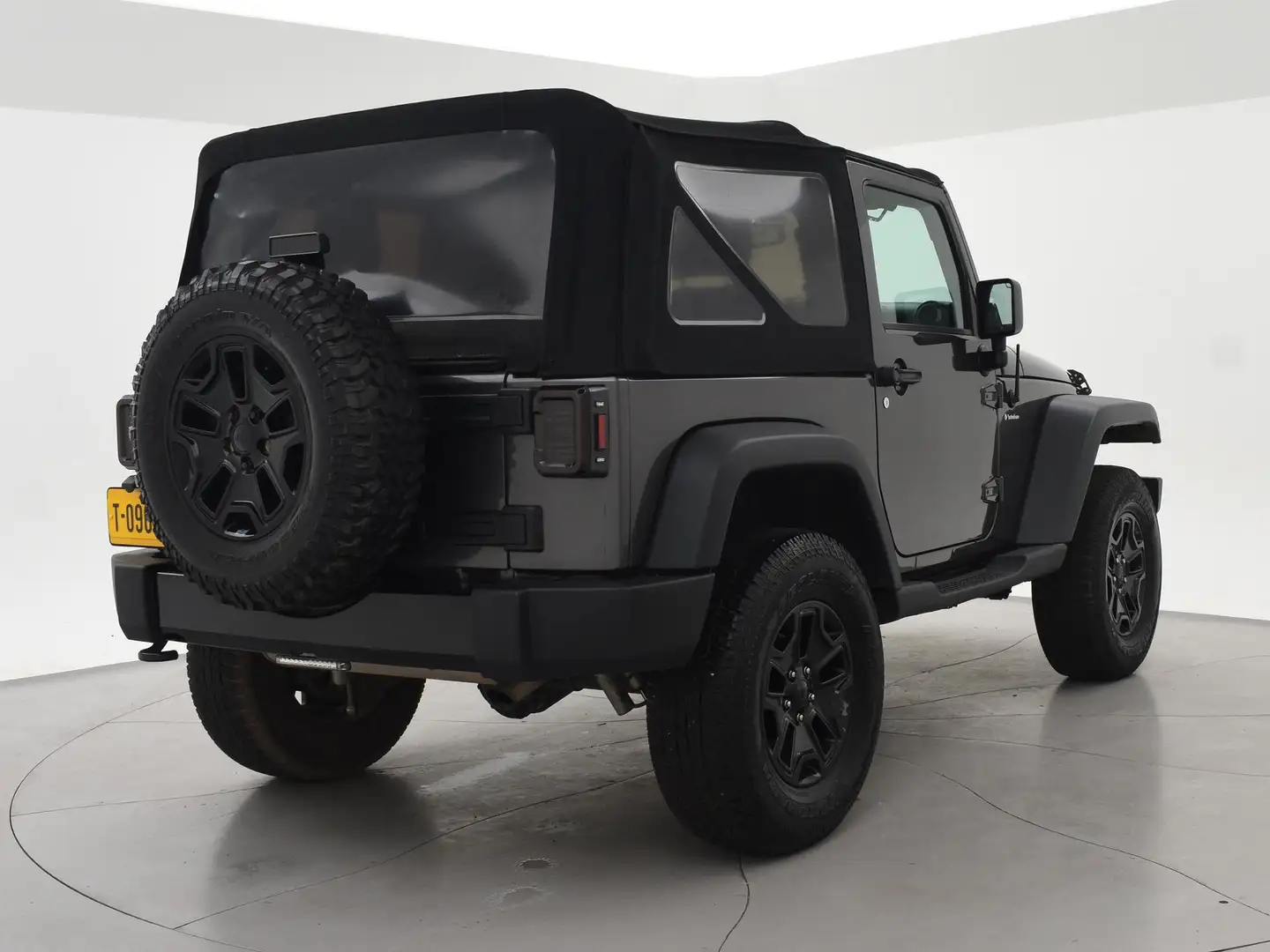 Jeep Wrangler 3.6 AUT. + LEDER | STOELVERWARMING | LED | OFFROAD Zwart - 2