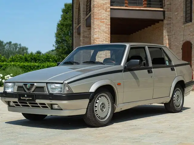 Alfa Romeo 75 2.0