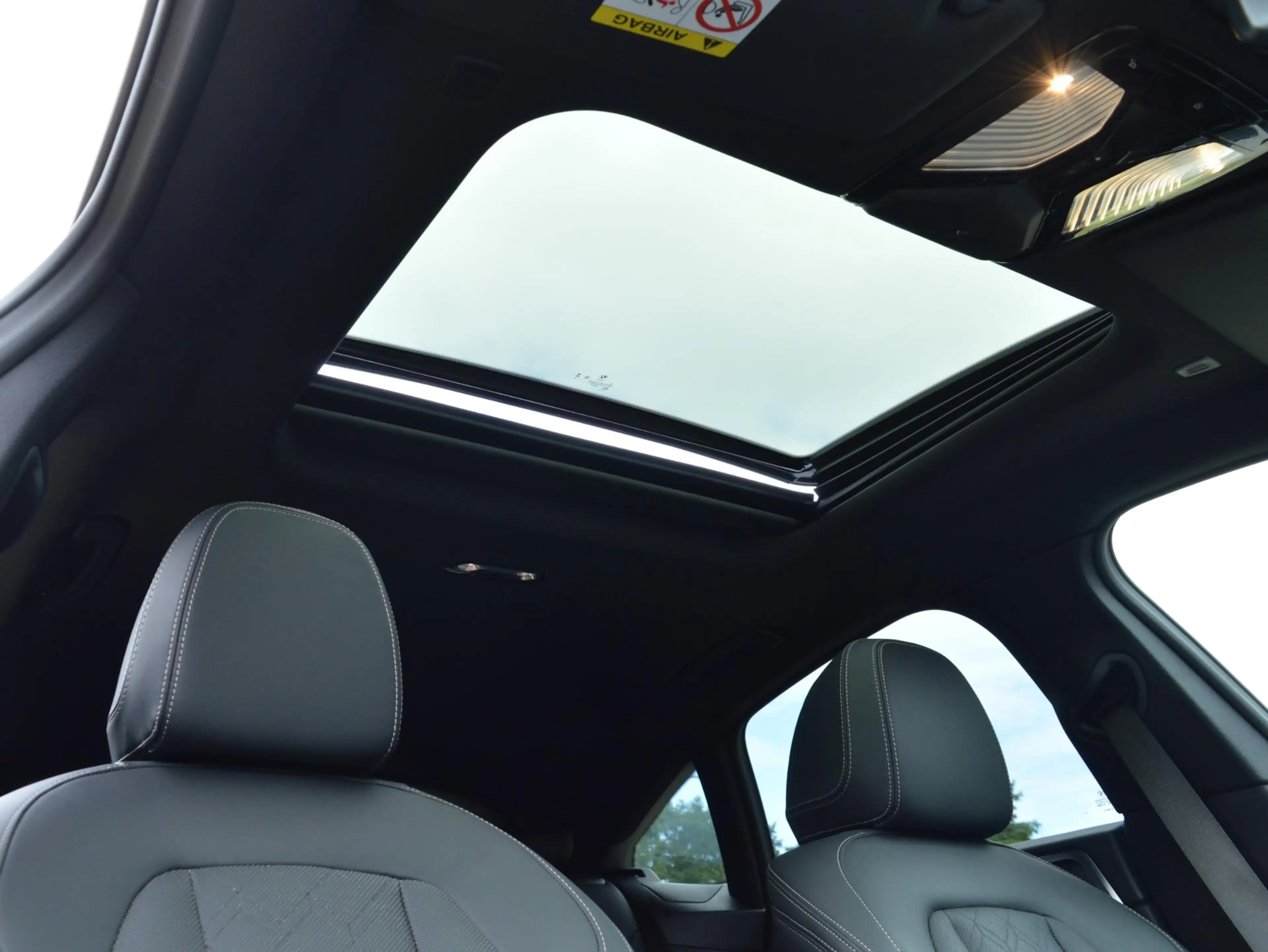 BMW i4 eDrive40 High Executive M Sport CoPilot — photo 12