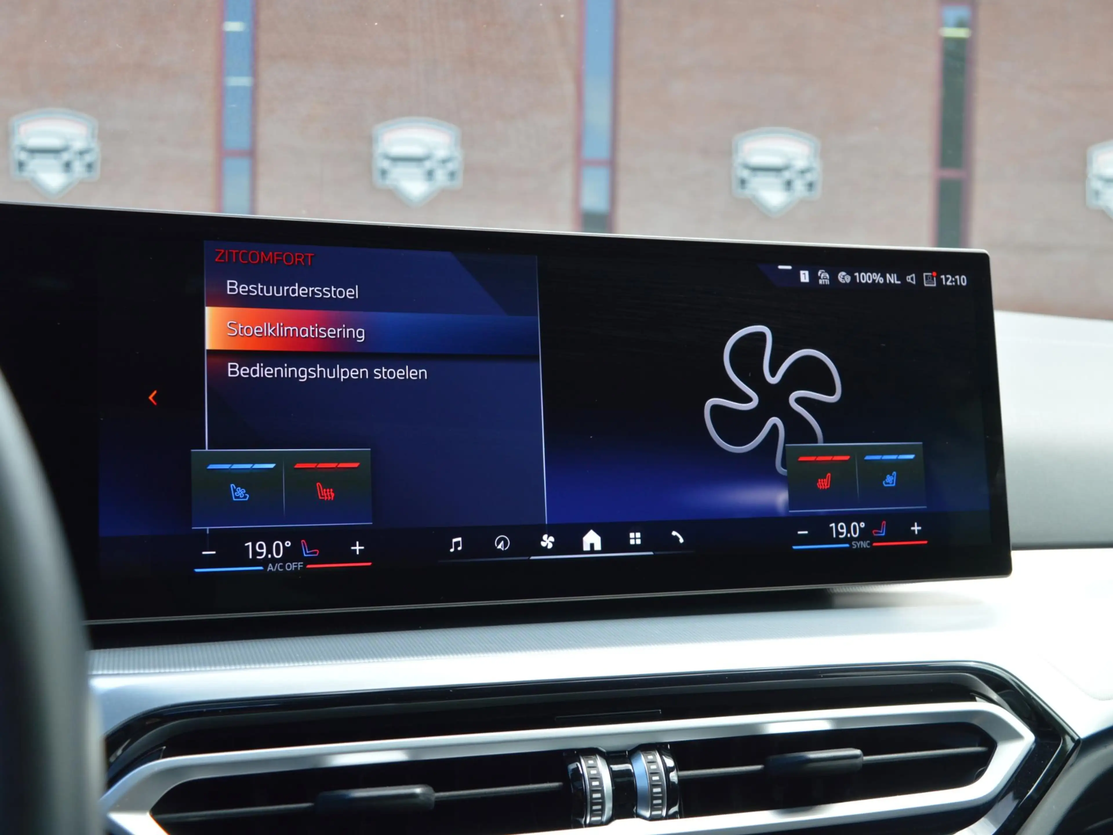 BMW i4 eDrive40 High Executive M Sport CoPilot — photo 13