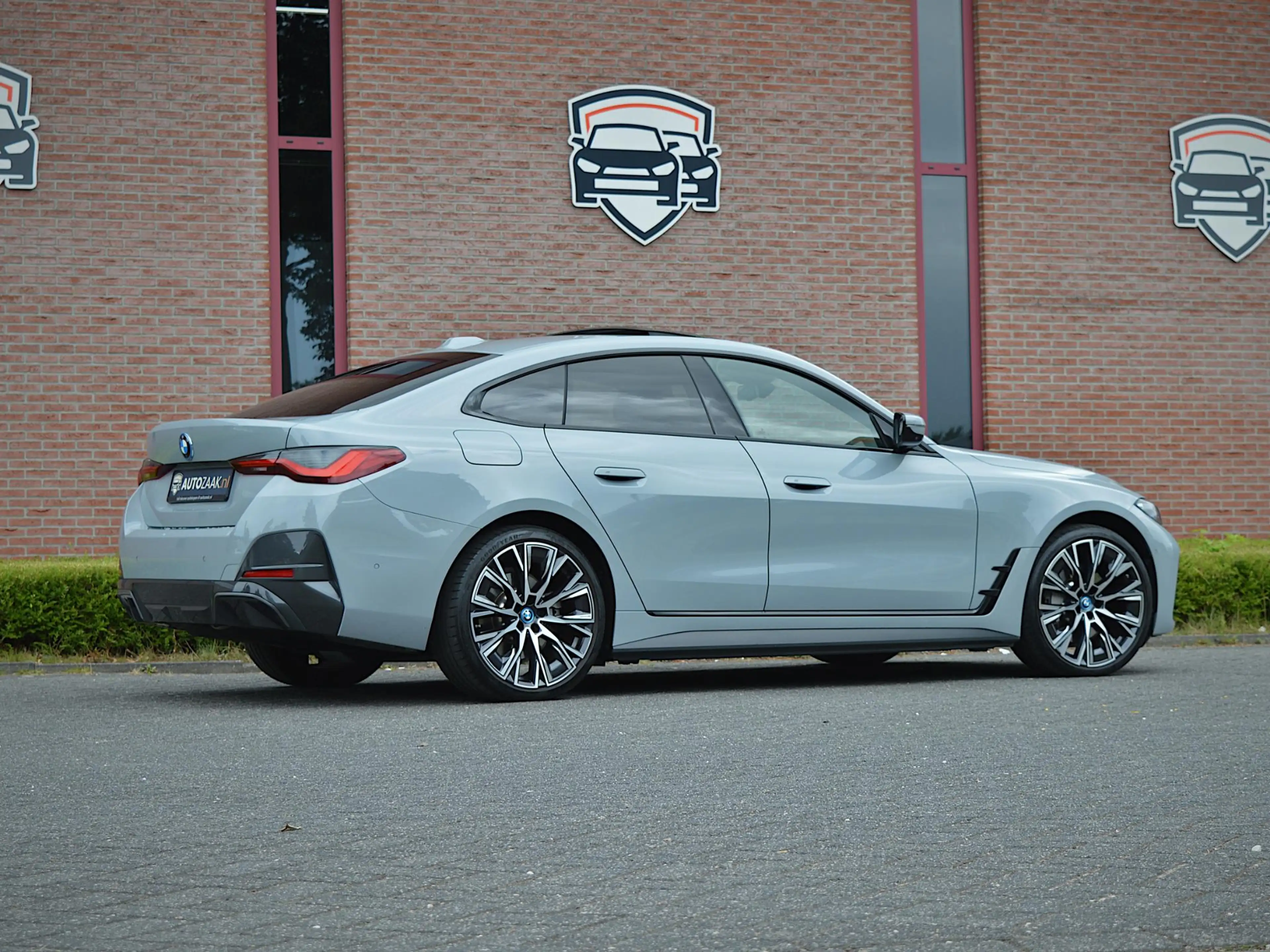 BMW i4 eDrive40 High Executive M Sport CoPilot — photo 6