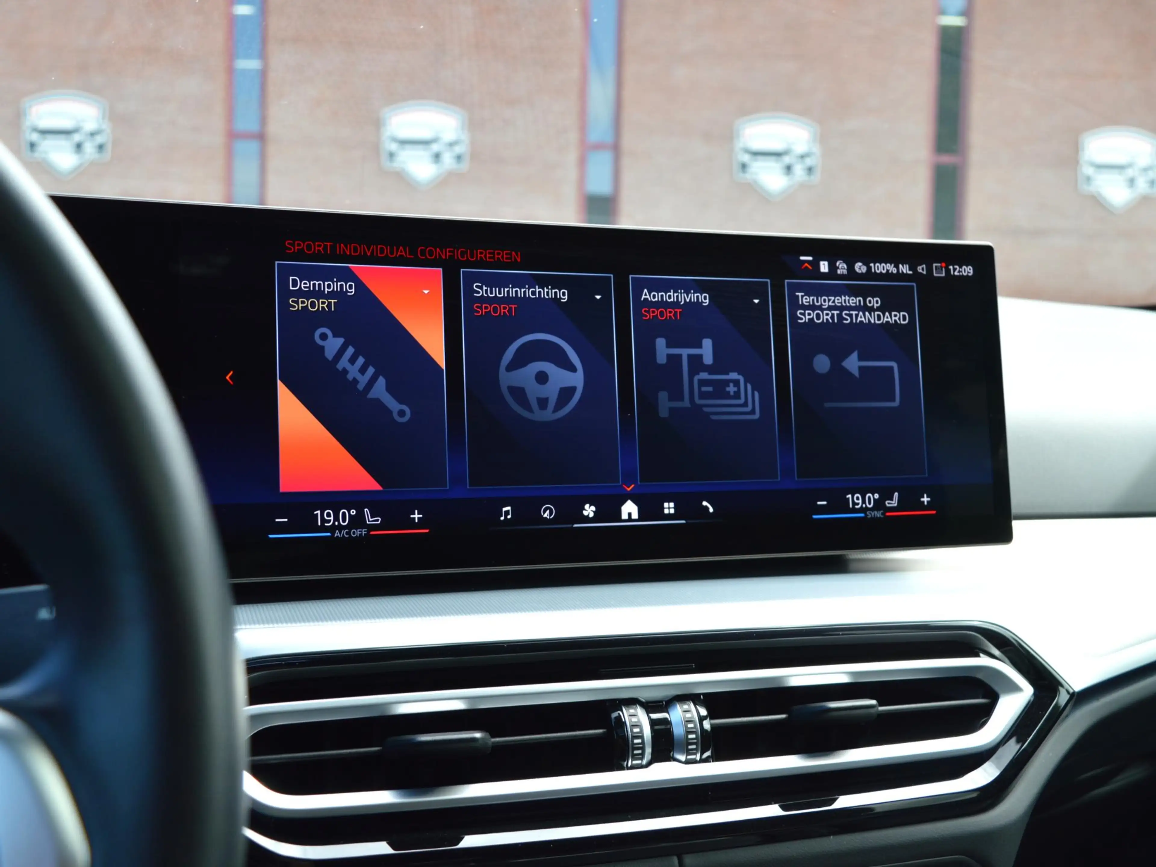 BMW i4 eDrive40 High Executive M Sport CoPilot — photo 15