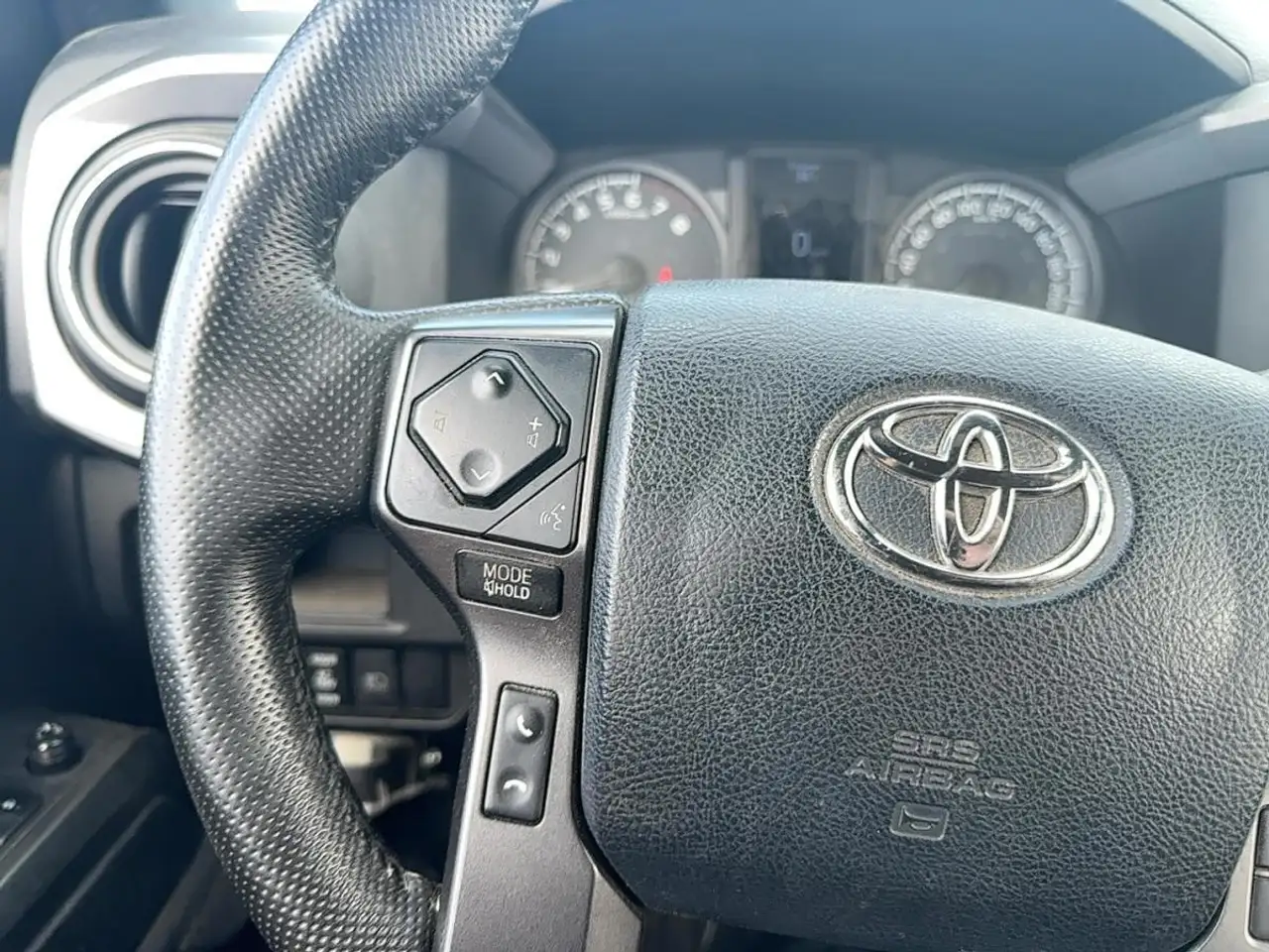 Toyota Tacoma снимка Toyota Tacoma