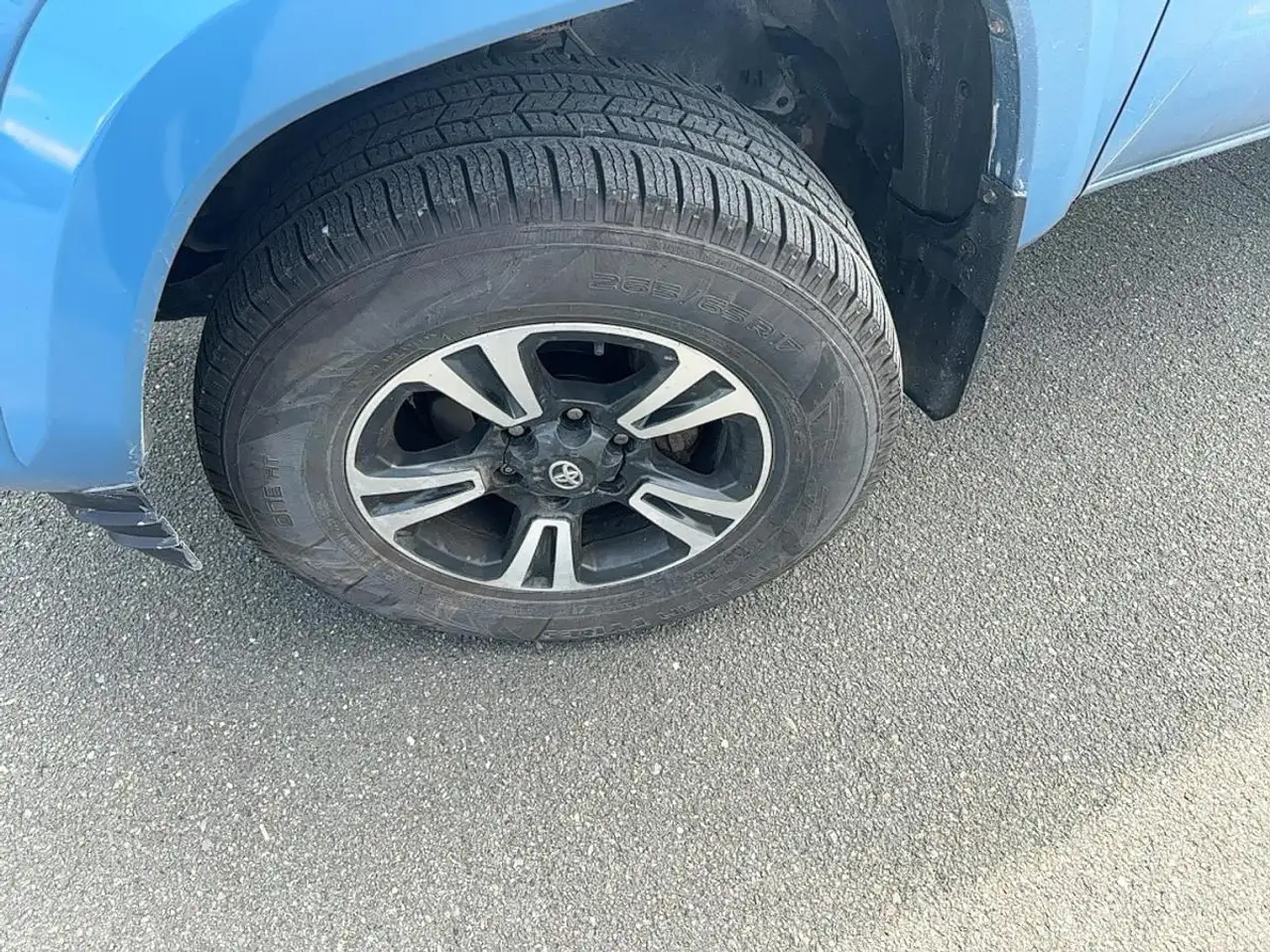 Toyota Tacoma снимка Toyota Tacoma