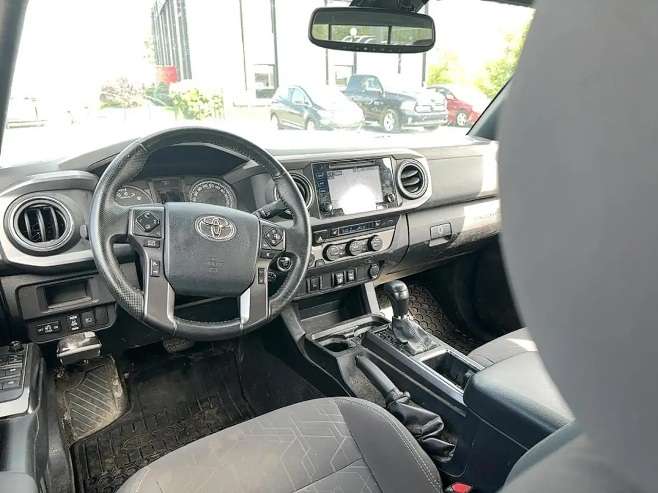 Toyota Tacoma снимка Toyota Tacoma