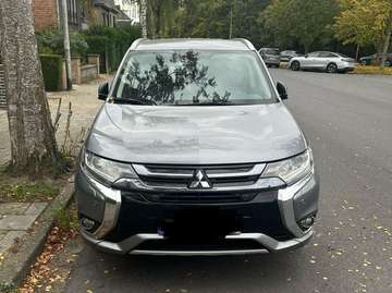 Outlander 2.0 4WD Plug-In Hybrid Plus
