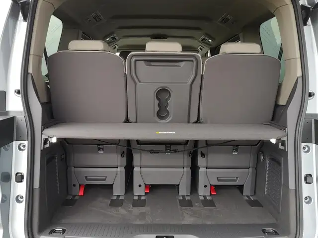 Volkswagen Multivan view 10