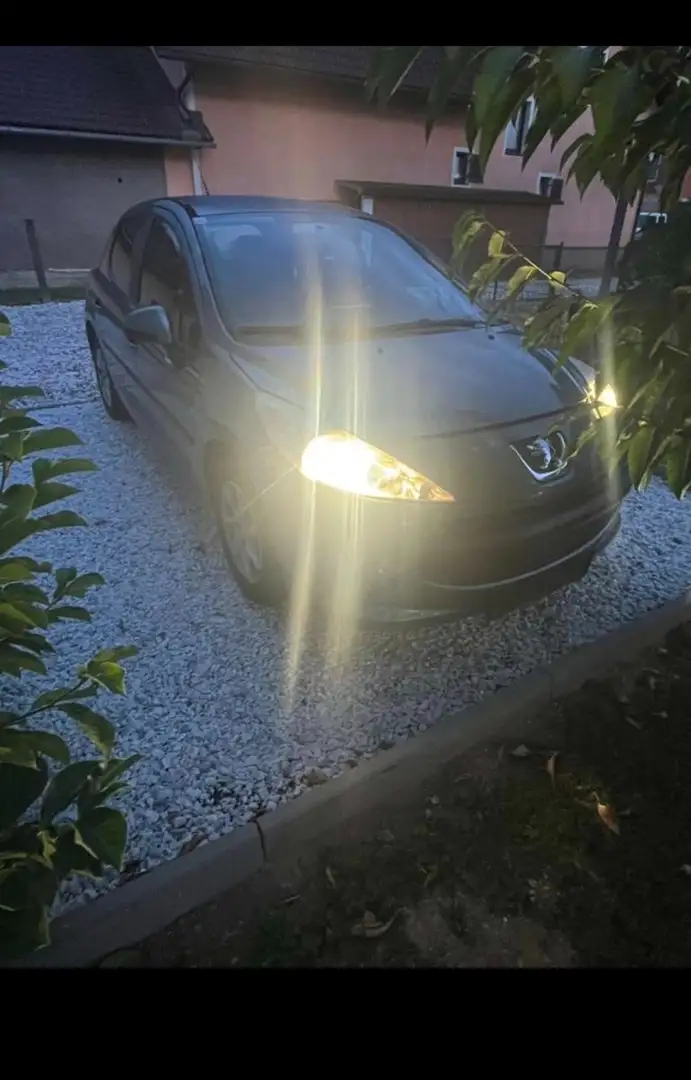 Peugeot 207 207 Premium 1,4 Premium Grau - 1