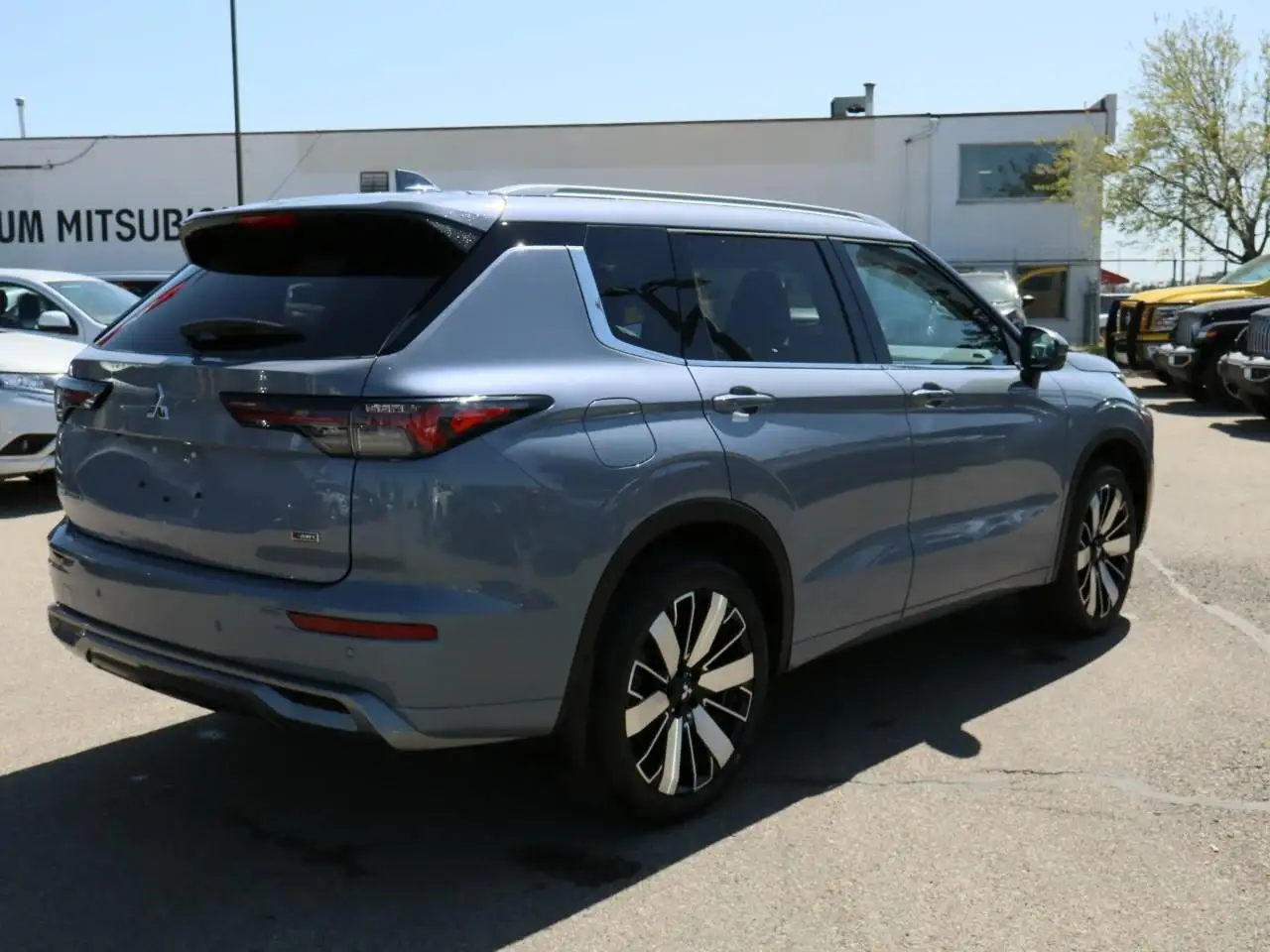 Mitsubishi Outlander снимка Mitsubishi Outlander