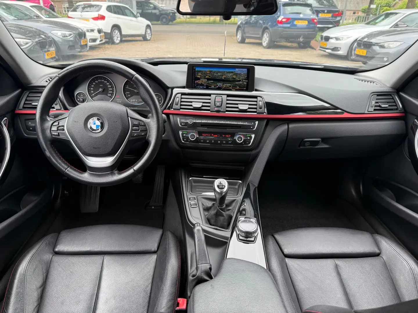 BMW 320 3-serie Touring 320d EfficientDynamics Edition Hig Zwart - 2