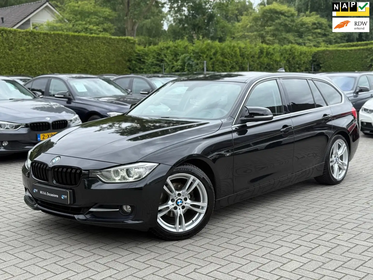 BMW 320 3-serie Touring 320d EfficientDynamics Edition Hig Zwart - 1