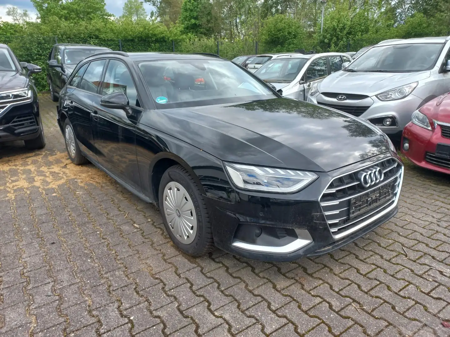 Audi A4 Avant 30 TDI advanced Noir - 1