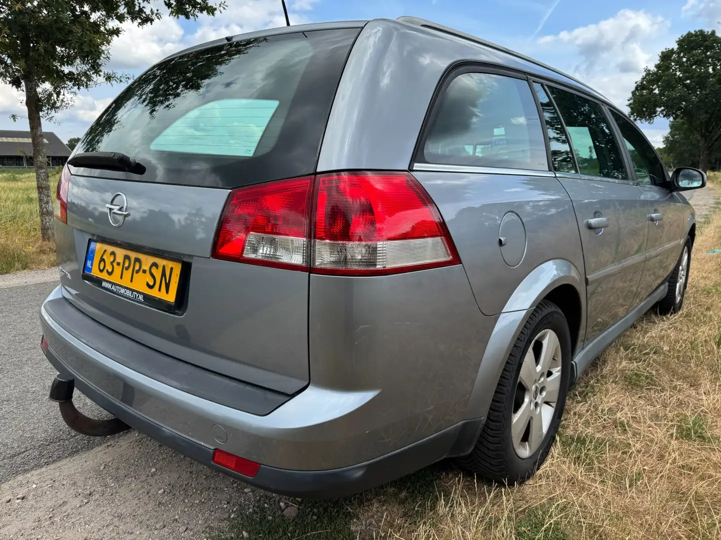 Opel Vectra Wagon 1.8-16V Elegance 1ste eigenaar, dealer onder Grau - 2