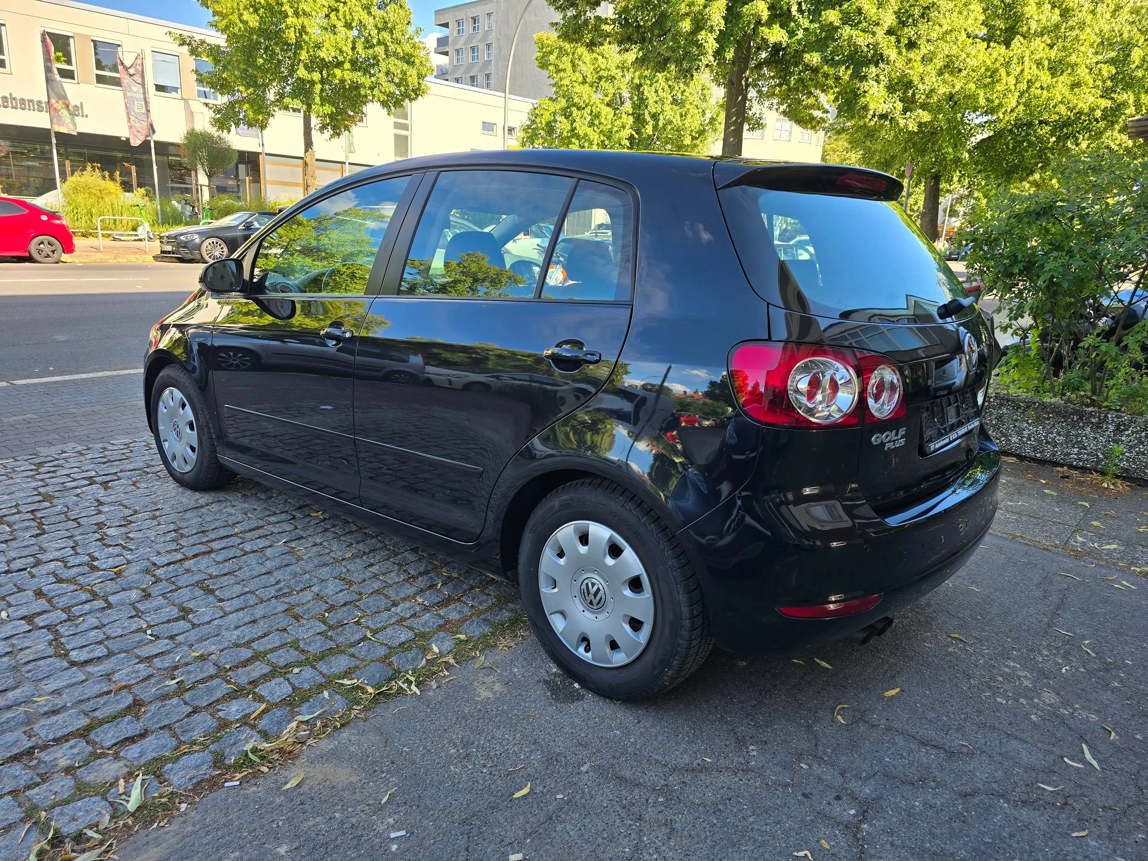 Volkswagen Golf Plus Highline DSG/1.Hand lückenlos Scheckheftgepflegt/Klimtr./Temp/SHZ/PDC — photo 3